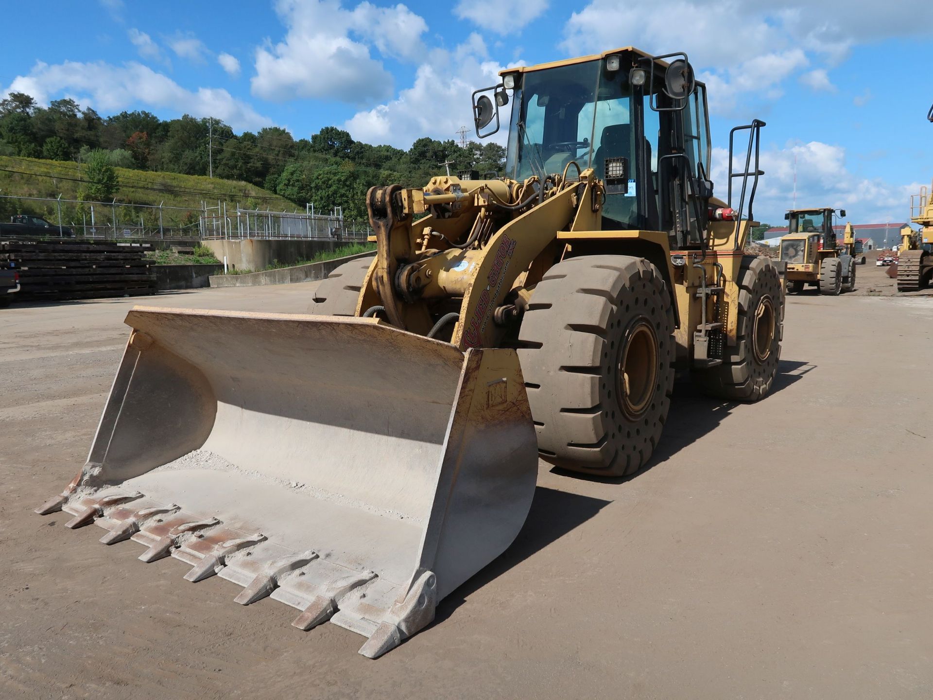 CATERPILLAR MODEL 950G ARTICULATING WHEEL LOADER; S/N T3JW02490, CAT 90G/ 962 BUCKET, NO. B1E01991 / - Image 3 of 13