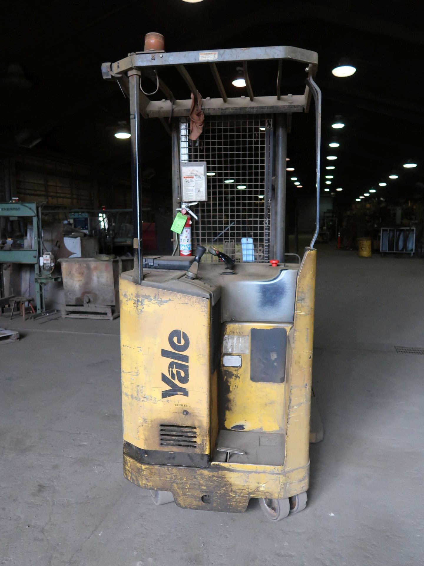 4,000 LB. YALE MODEL NR040 ELECTRIC REACH TRUCK; S/N C815N01805Y - Image 5 of 8