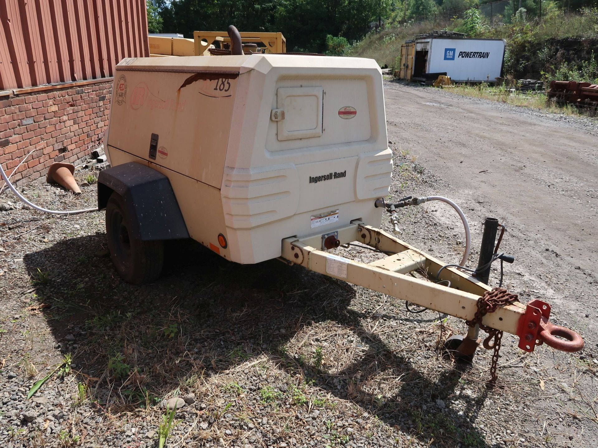 INGERSOLL RAND MODEL XP185 DIESEL POWERED TRAILER MOUNTED AIR COMPRESSOR, 4 CYCLINDER, JOHN DEERE - Image 2 of 4