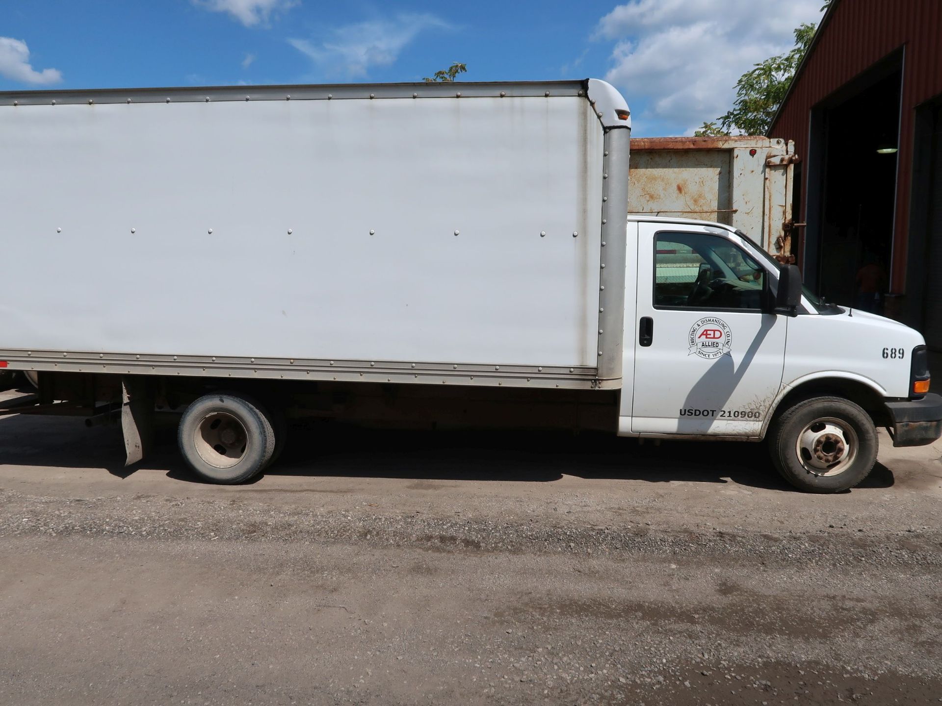 2004 GMC 16' BOX TRUCK; VIN 1GDJG31U341911079, 114,261 MILES (UNIT 02-629) - Image 4 of 9