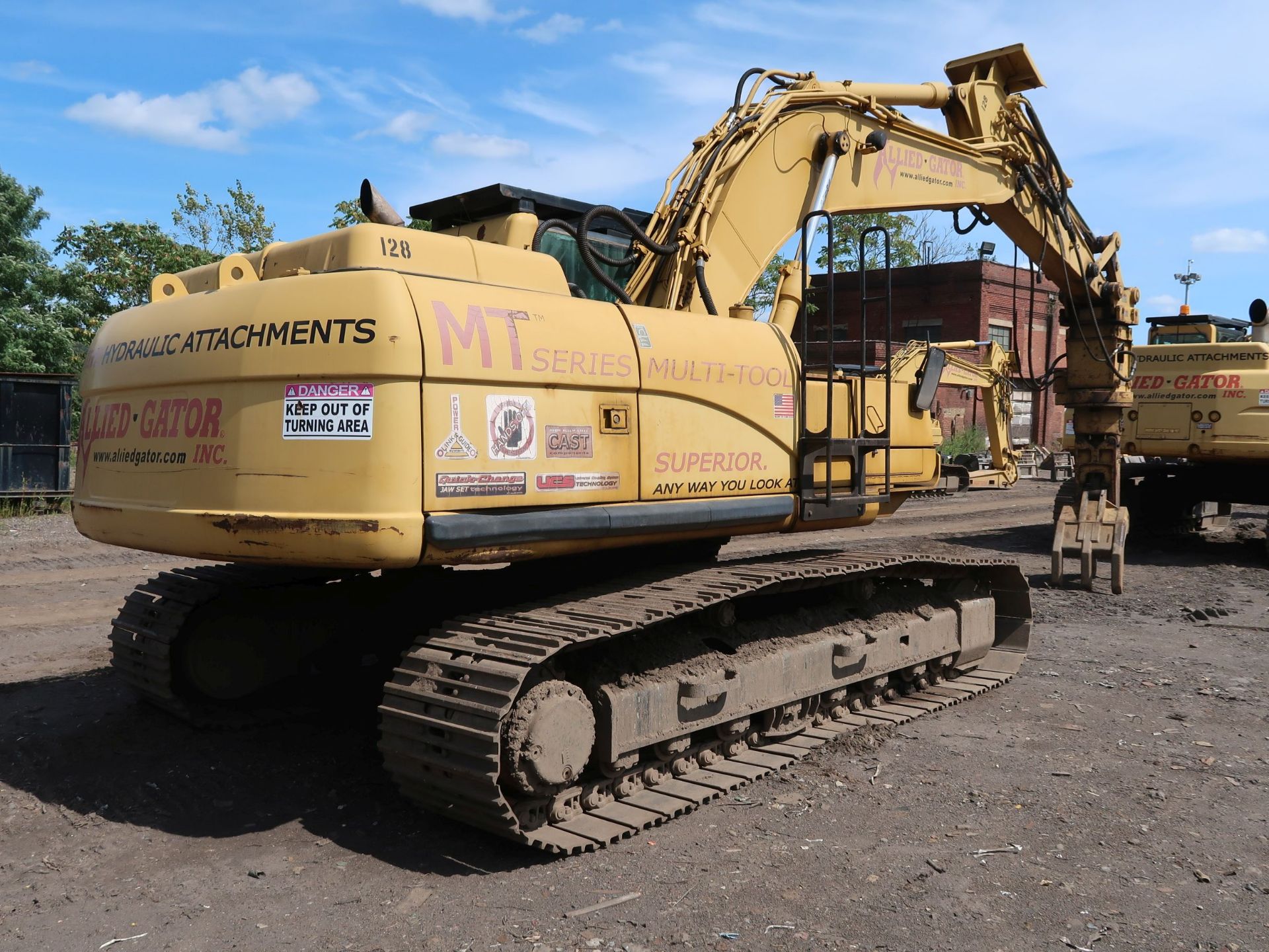 2002 CATERPILLAR MODEL 322CL HYDRAULIC EXCAVATOR; S/N BKJ00644, 27-1/2" WIDE TRACKS, CAB AC, - Image 2 of 9