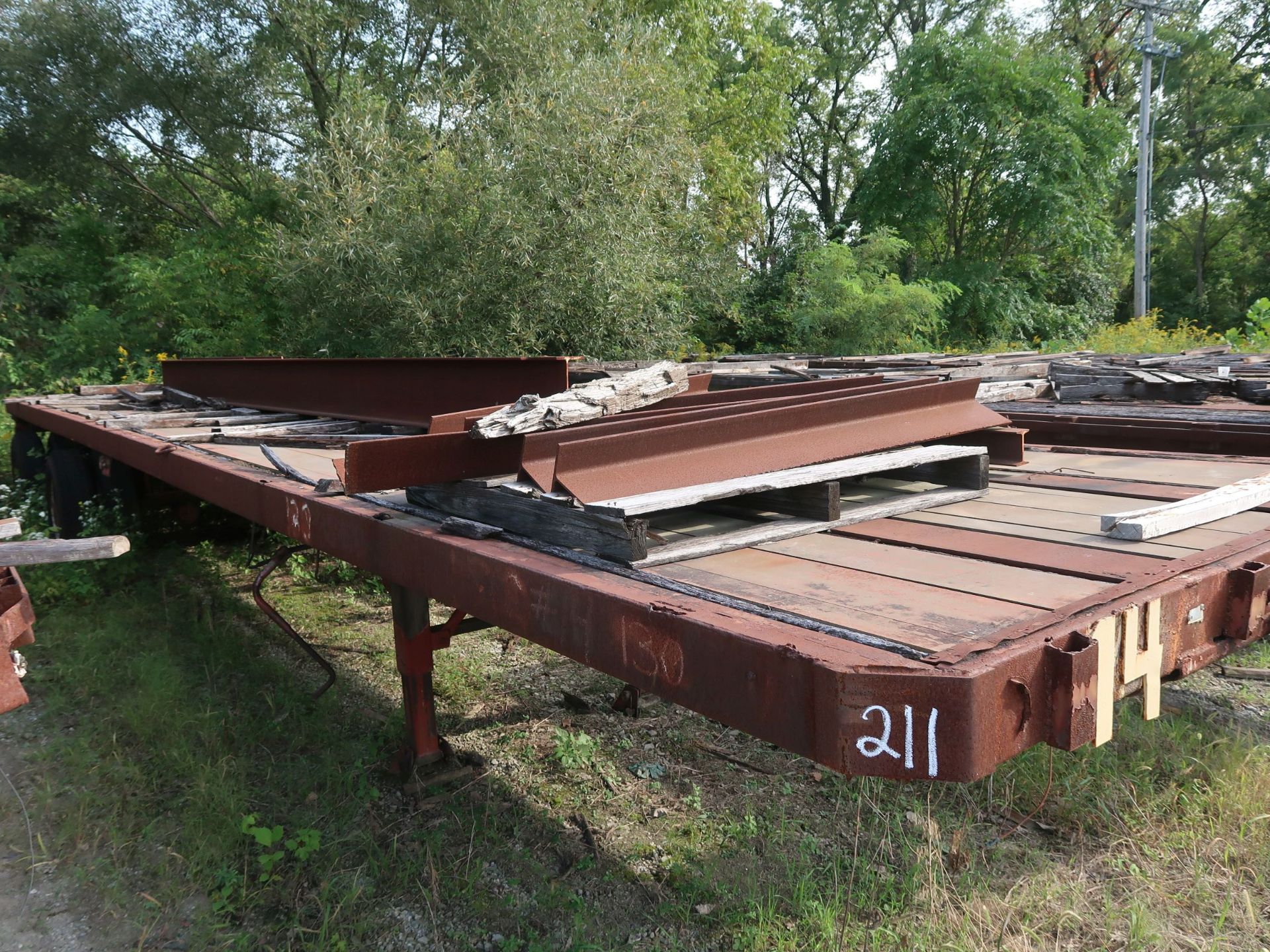 APPROX. 40' FLAT BED YARD TRAILER, NO. 14 (NO TITLE)