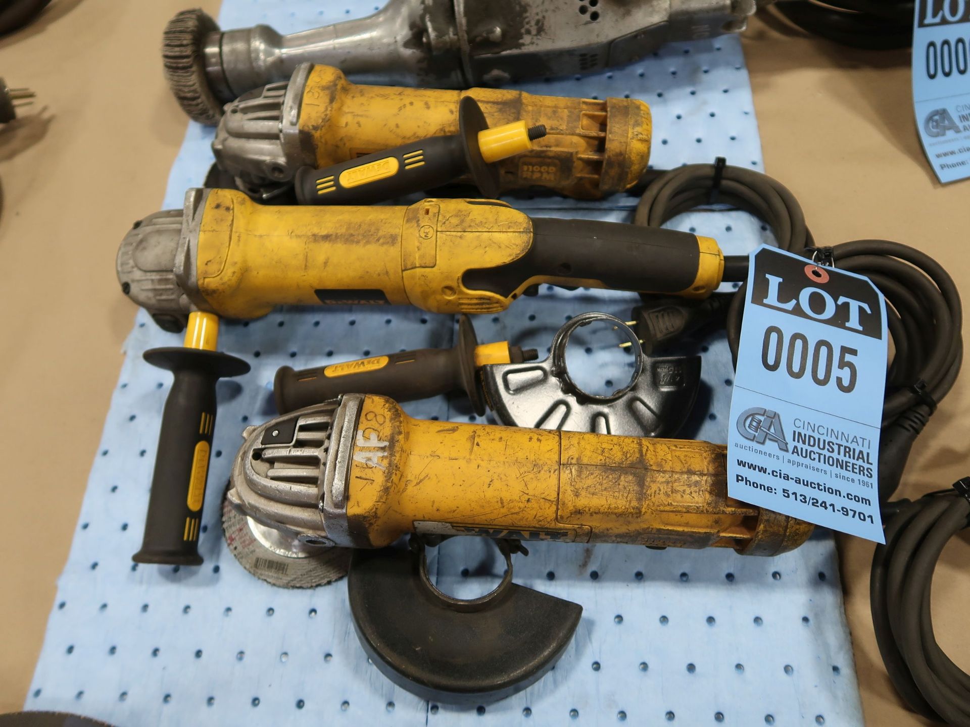 4-1/2" DeWALT RIGHT ANGLE ELECTRIC GRINDERS