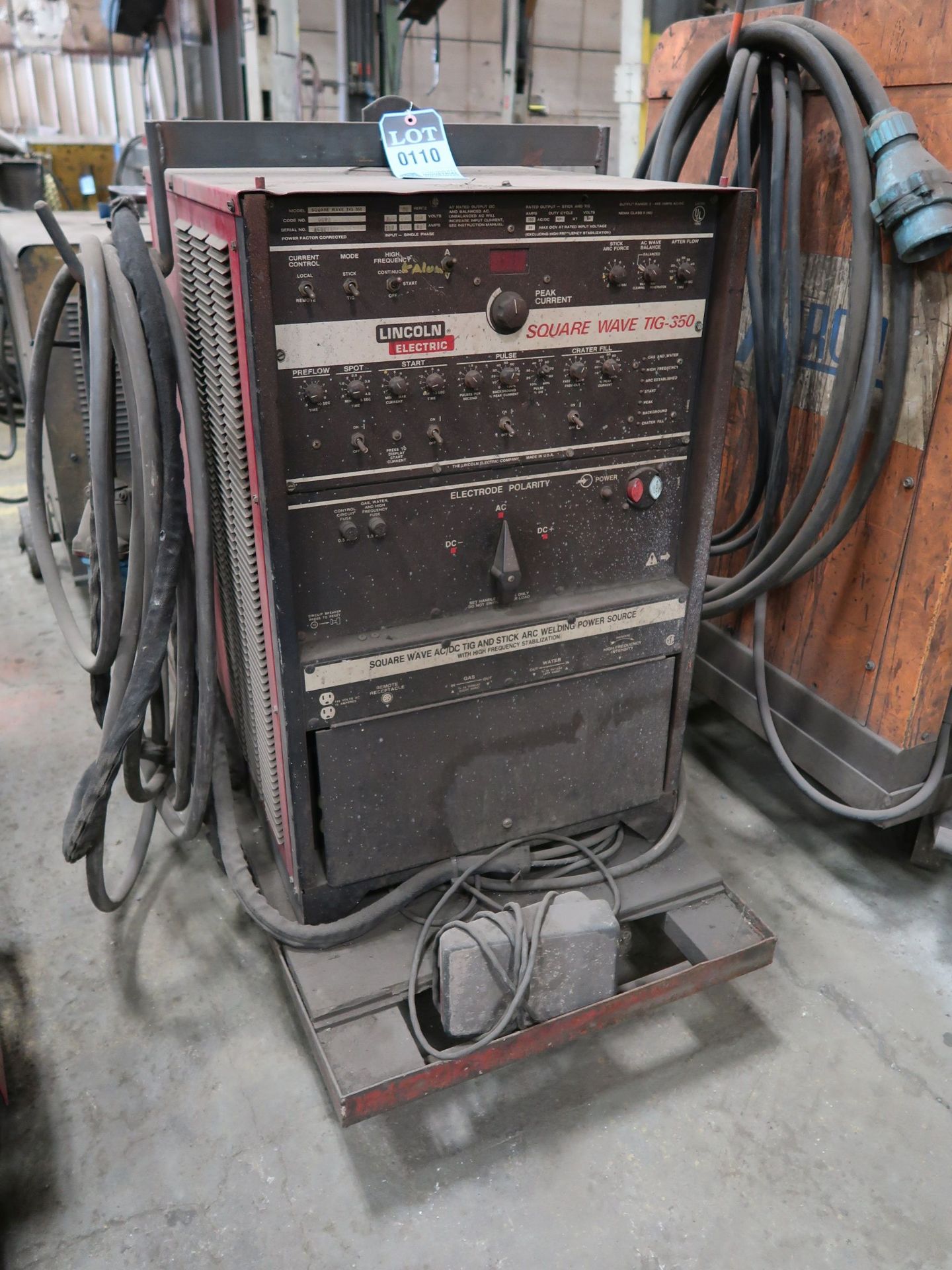 350 AMP LINCOLN SQUAREWAVE TIG 350 WELDER