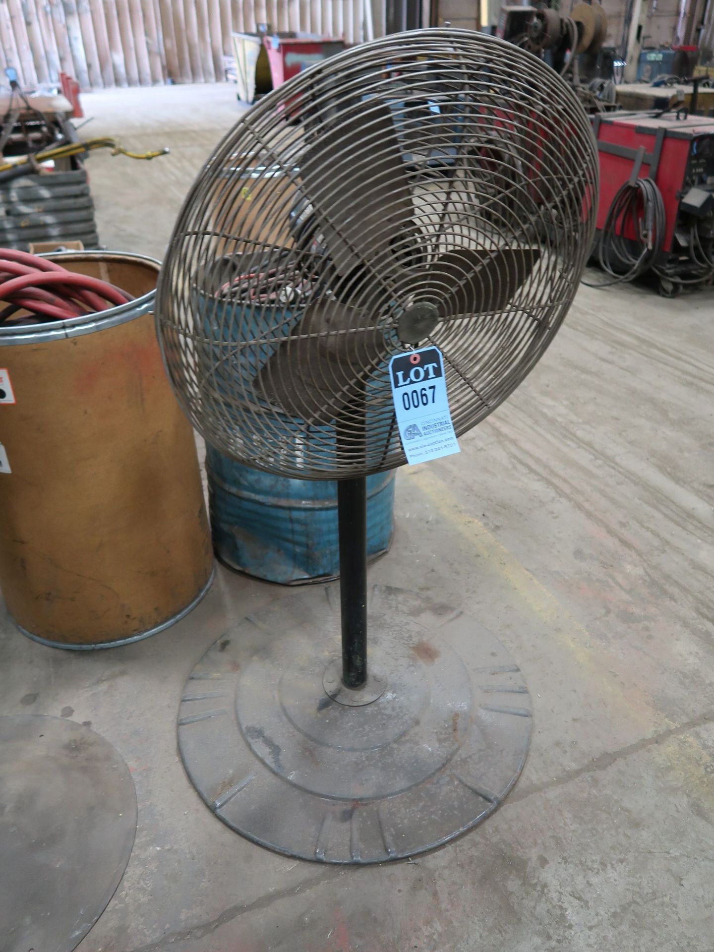 24" INDUSTRIAL DUTY PEDESTAL AIR CIRCULATOR