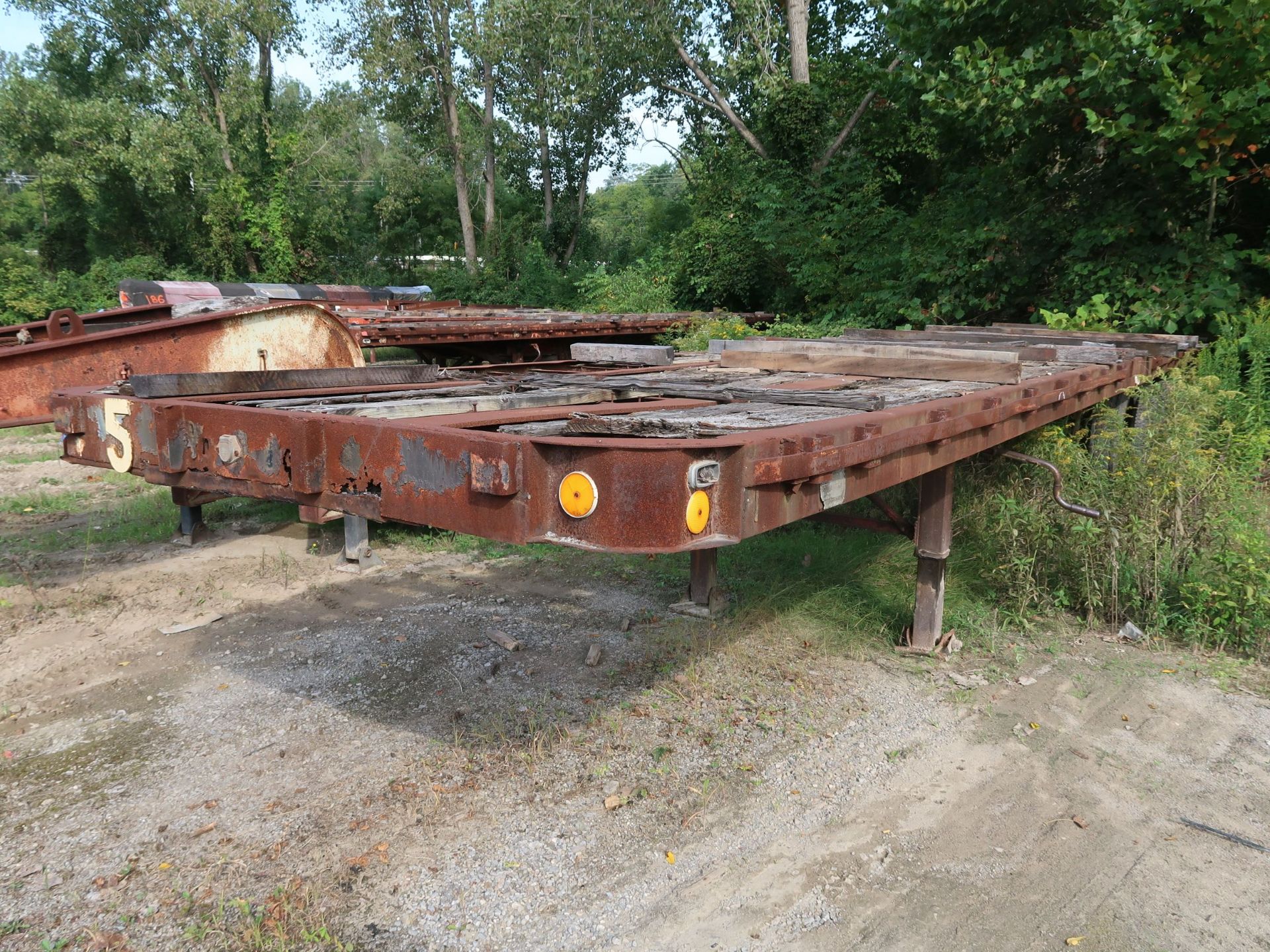 40' APPROX. FLAT BED YARD TRAILER, NO. 5 (NO TITLE) - Image 2 of 2