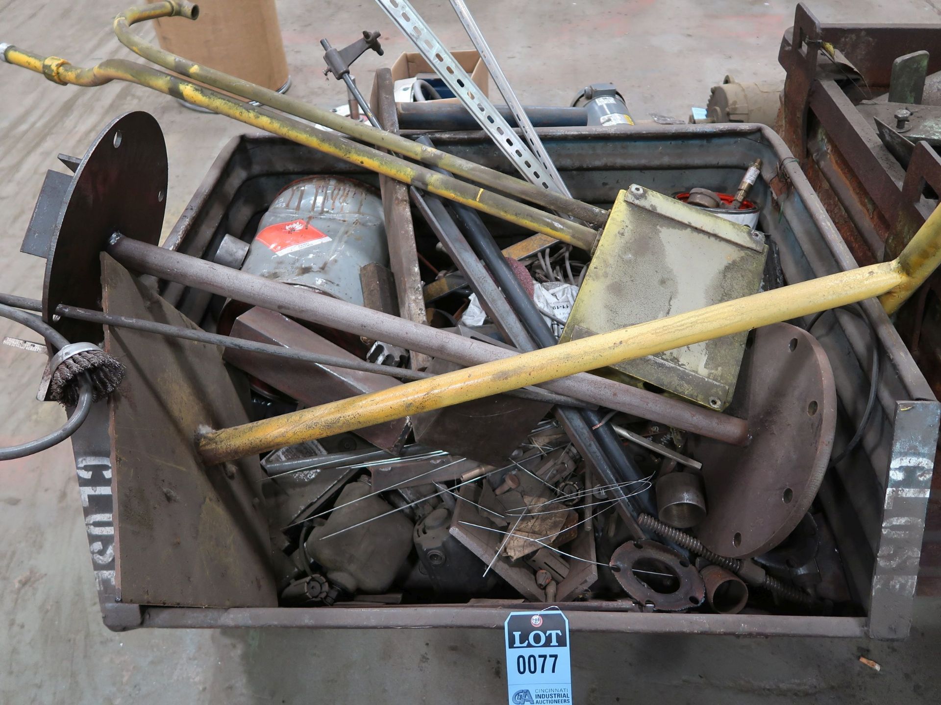 (LOT) LARGE ASSORTMENT STEEL SCRAP