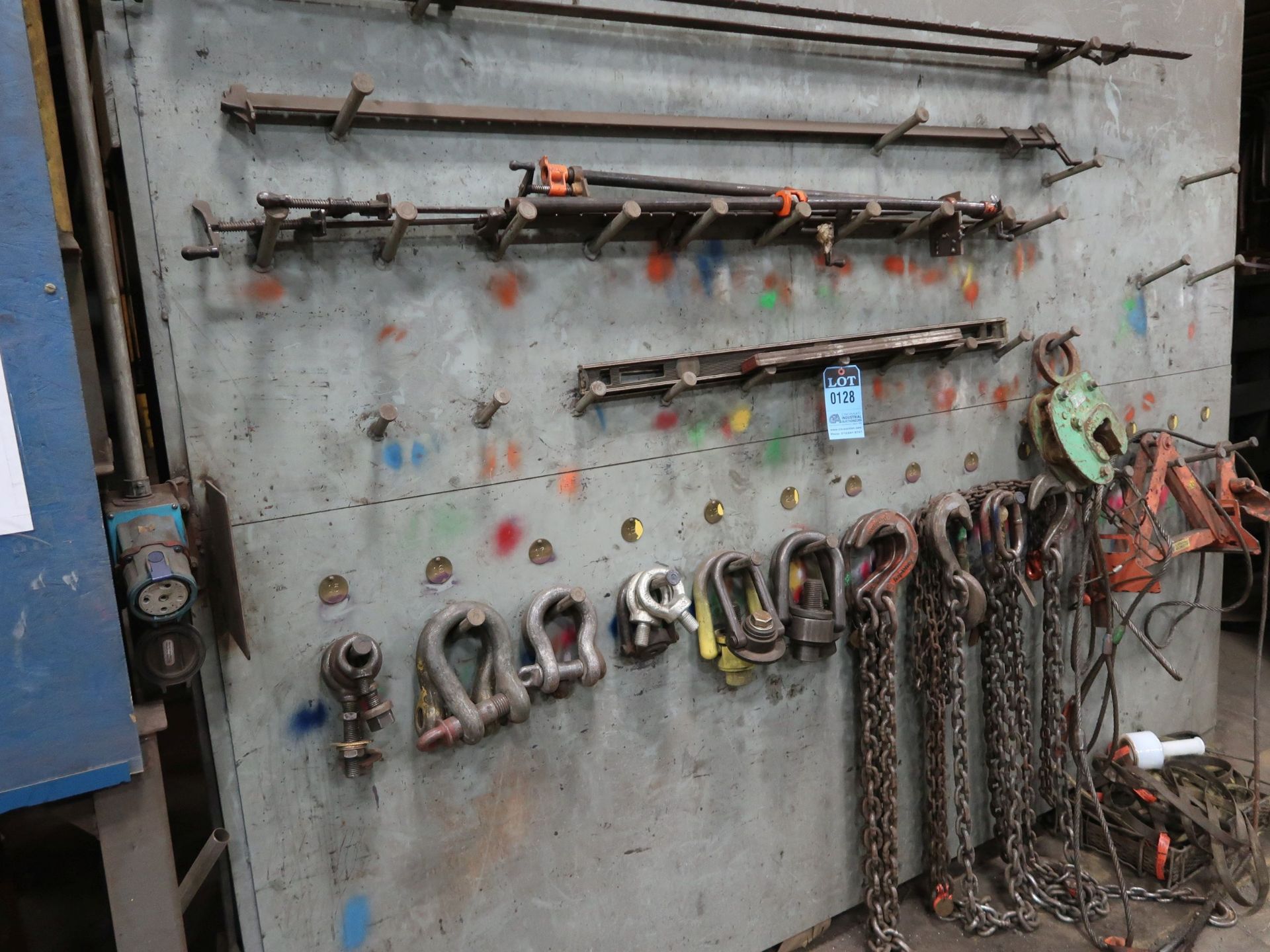 (LOT) LIFTING EQUIPMENT ON WALL, (5) SWIVEL EYES, (4) SHACKLES, (2) CHAINS & MISC.