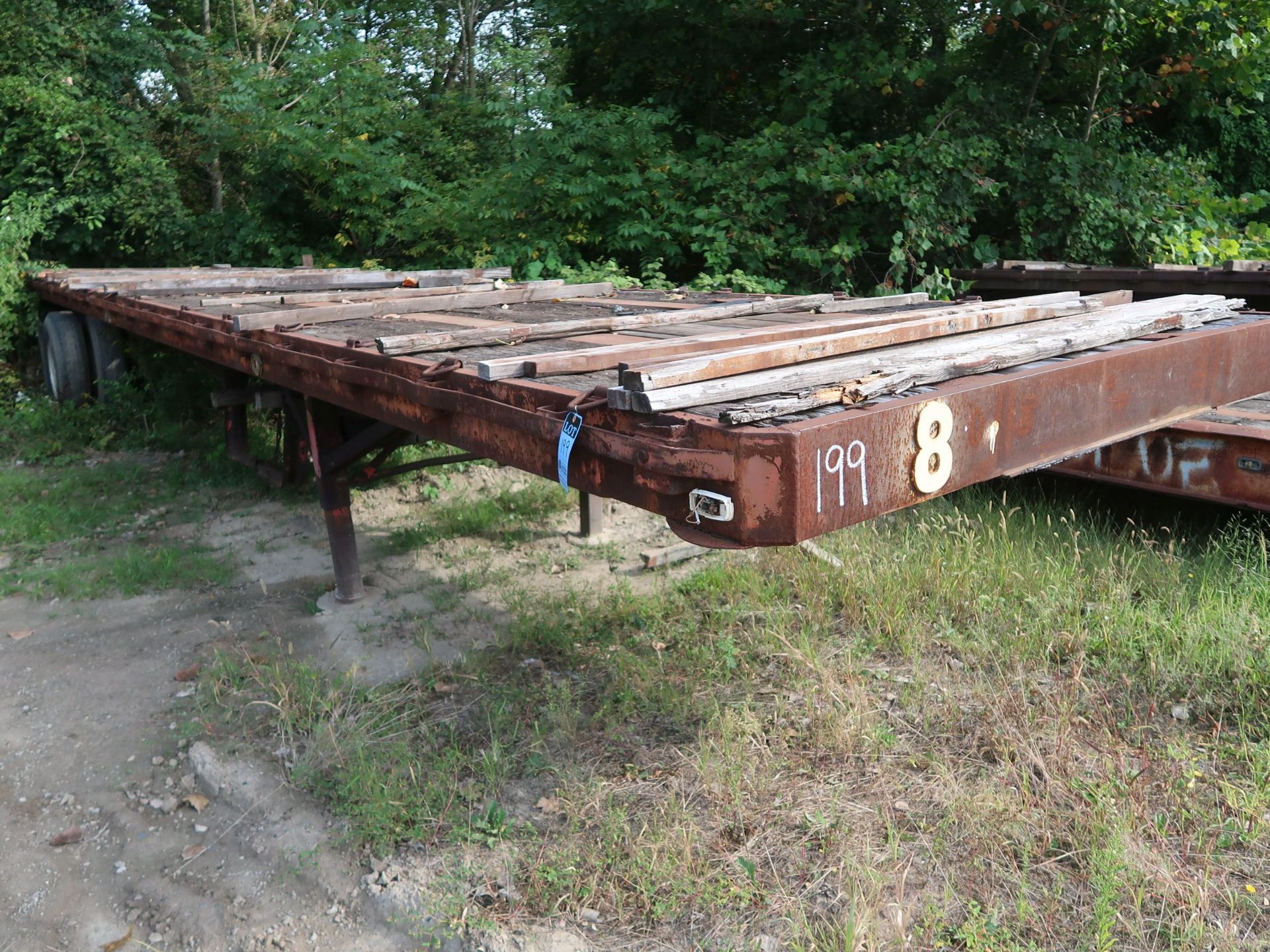 40' APPROX. FLAT BED YARD TRAILER, NO. 8 (NO TITLE)