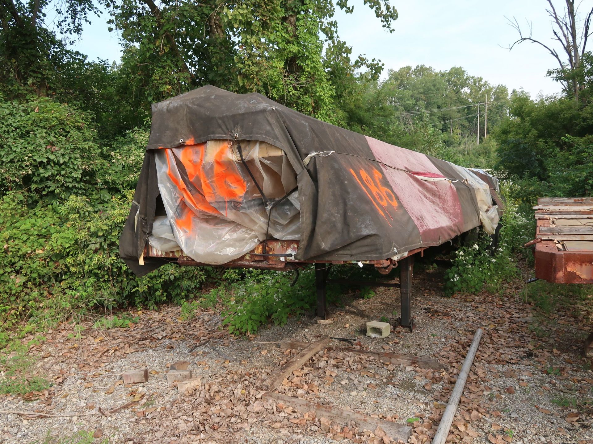 7-1/2 TON X 40' APPROX. SPAN BRIDGE OUTSIDE W/ TRAILER (LOCATED IN YARD)