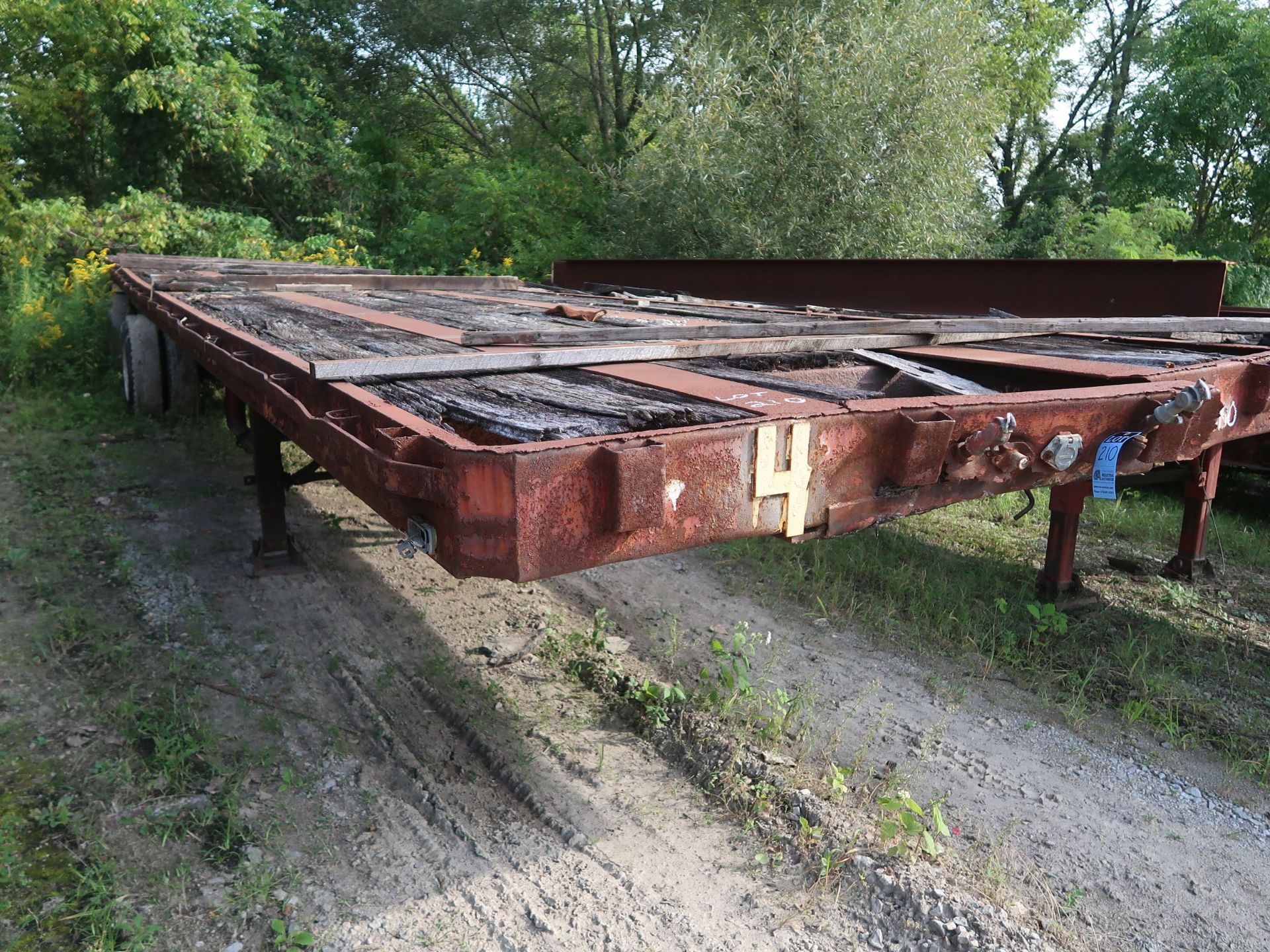 APPROX. 40' FLAT BED YARD TRAILER, NO. 4 (NO TITLE)