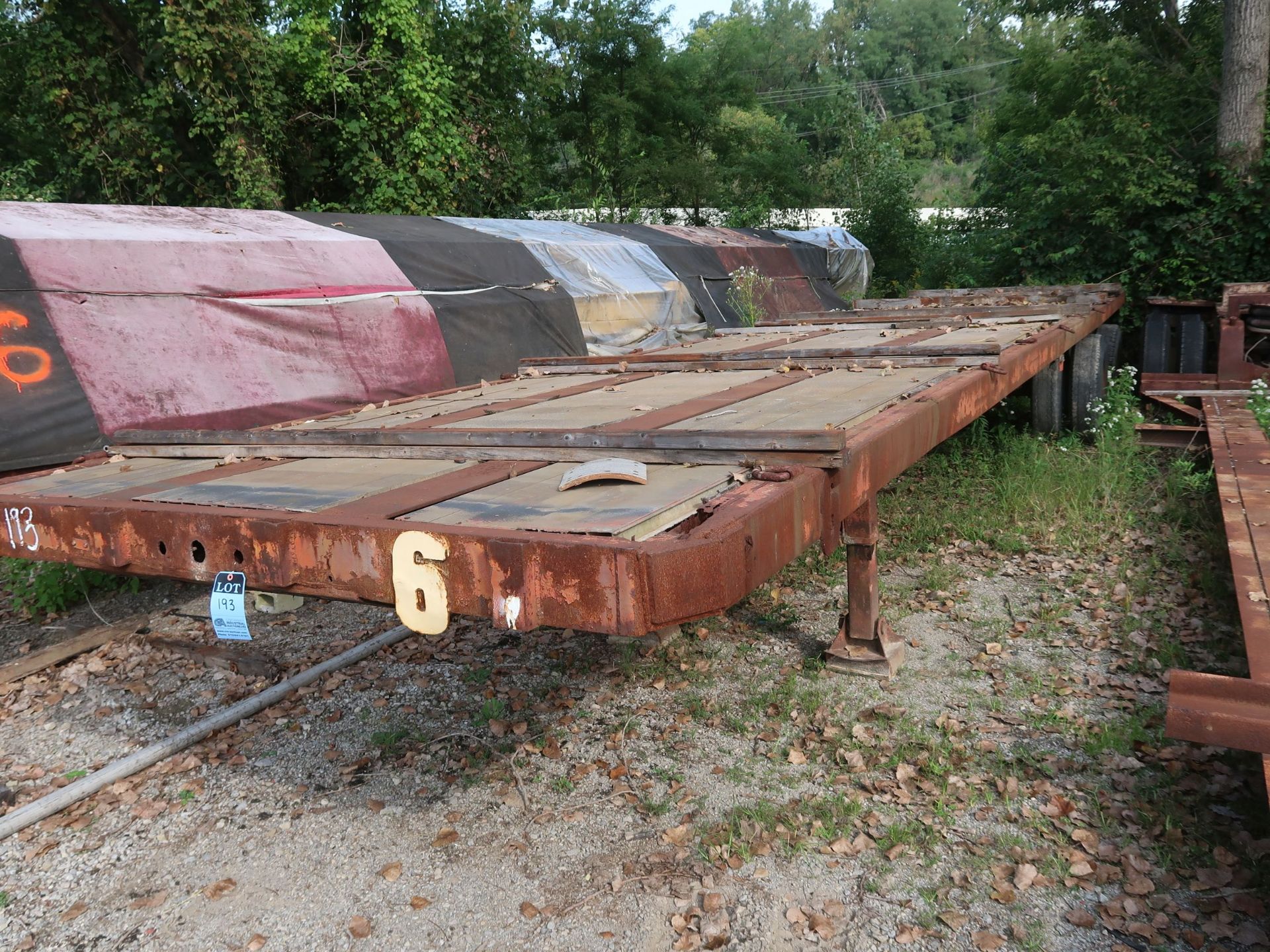 40' APPROX. FLAT BED YARD TRAILER, NO. 6 (NO TITLE)