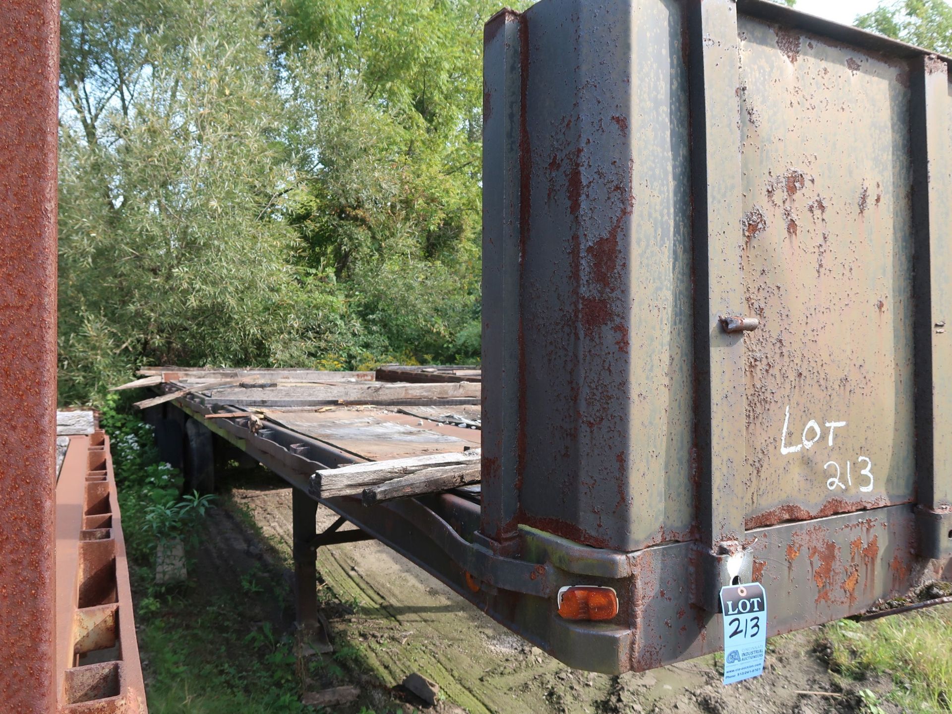 APPROX. 40' FLAT BED YARD TRAILER (NO TITLE)