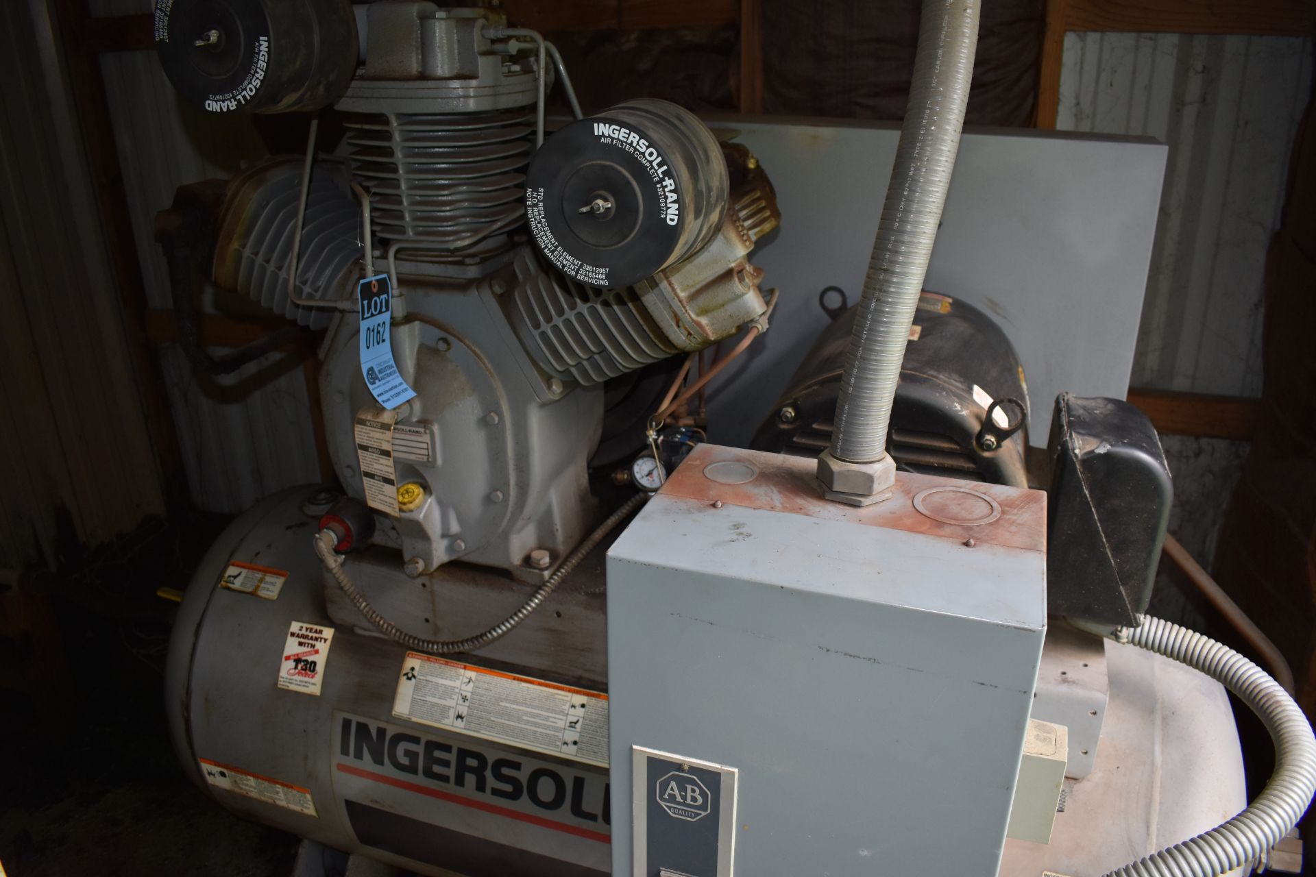 30 HP INGERSOLL RAND T30 AIR COMPRESSOR WITH INGERSOLL RAND DRYER - Image 2 of 4