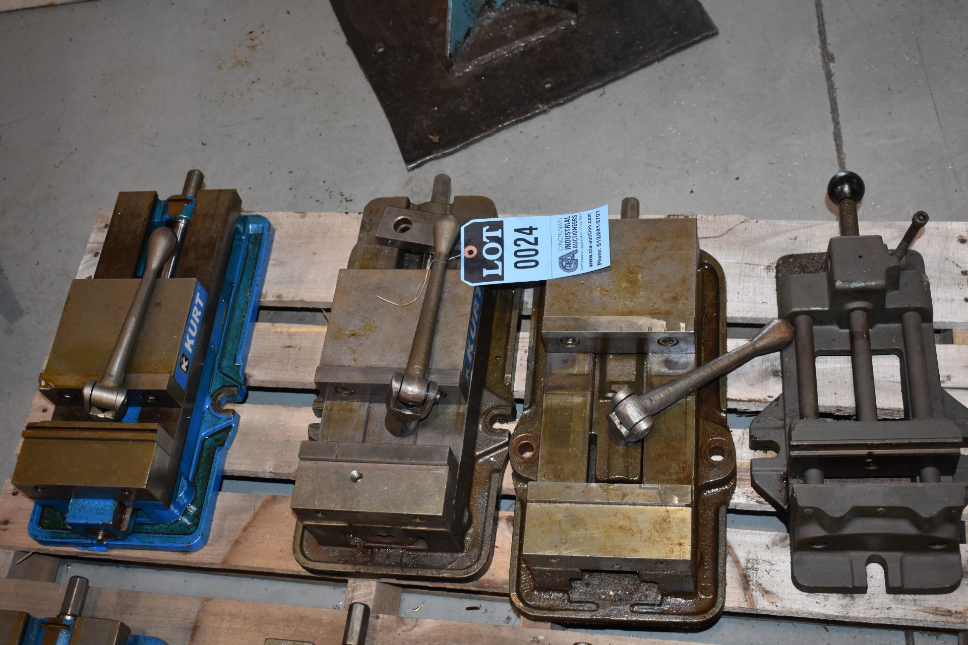 (LOT) (3) 6" KURT VISES AND (1) NO BRAND VISE