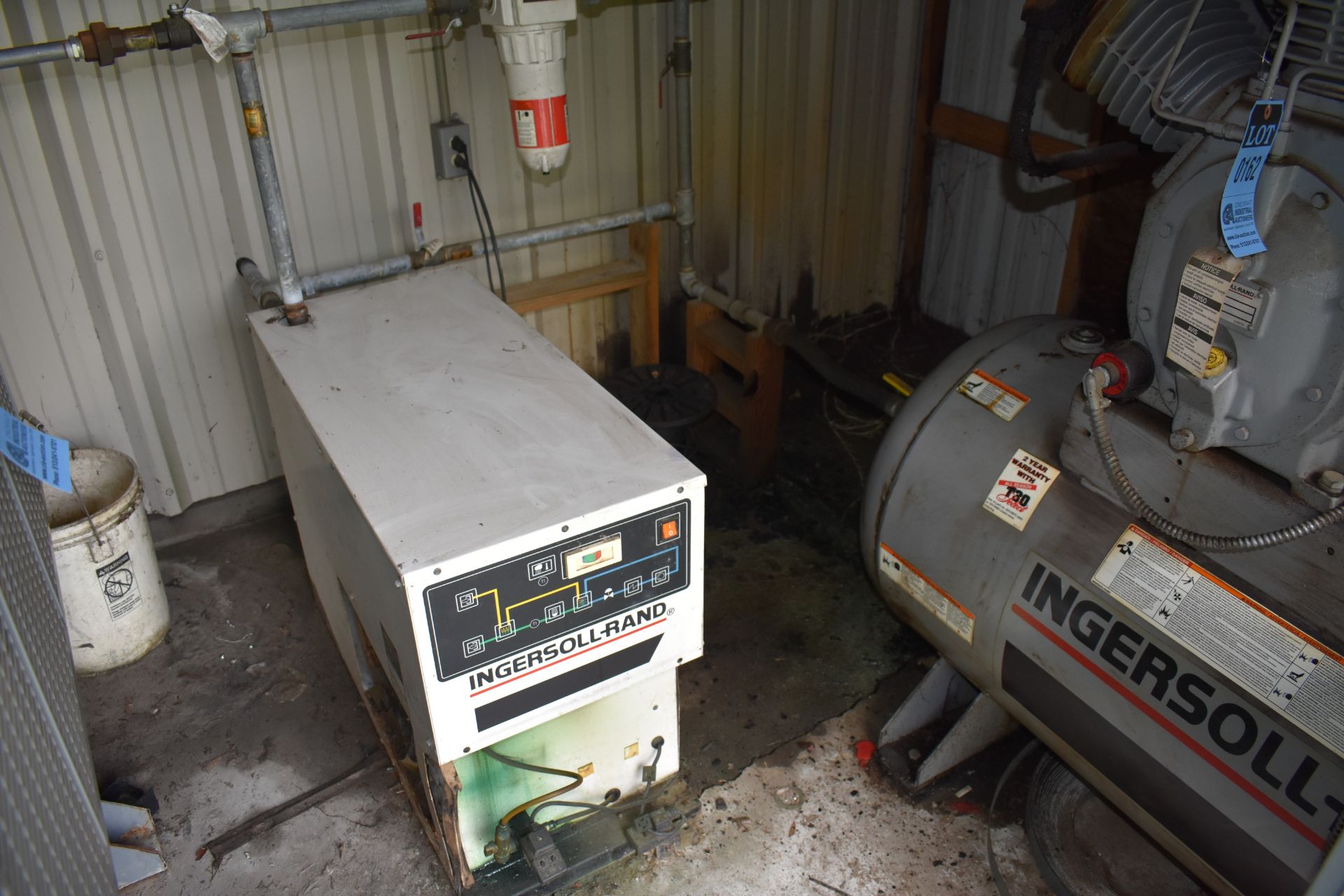 30 HP INGERSOLL RAND T30 AIR COMPRESSOR WITH INGERSOLL RAND DRYER - Image 3 of 4