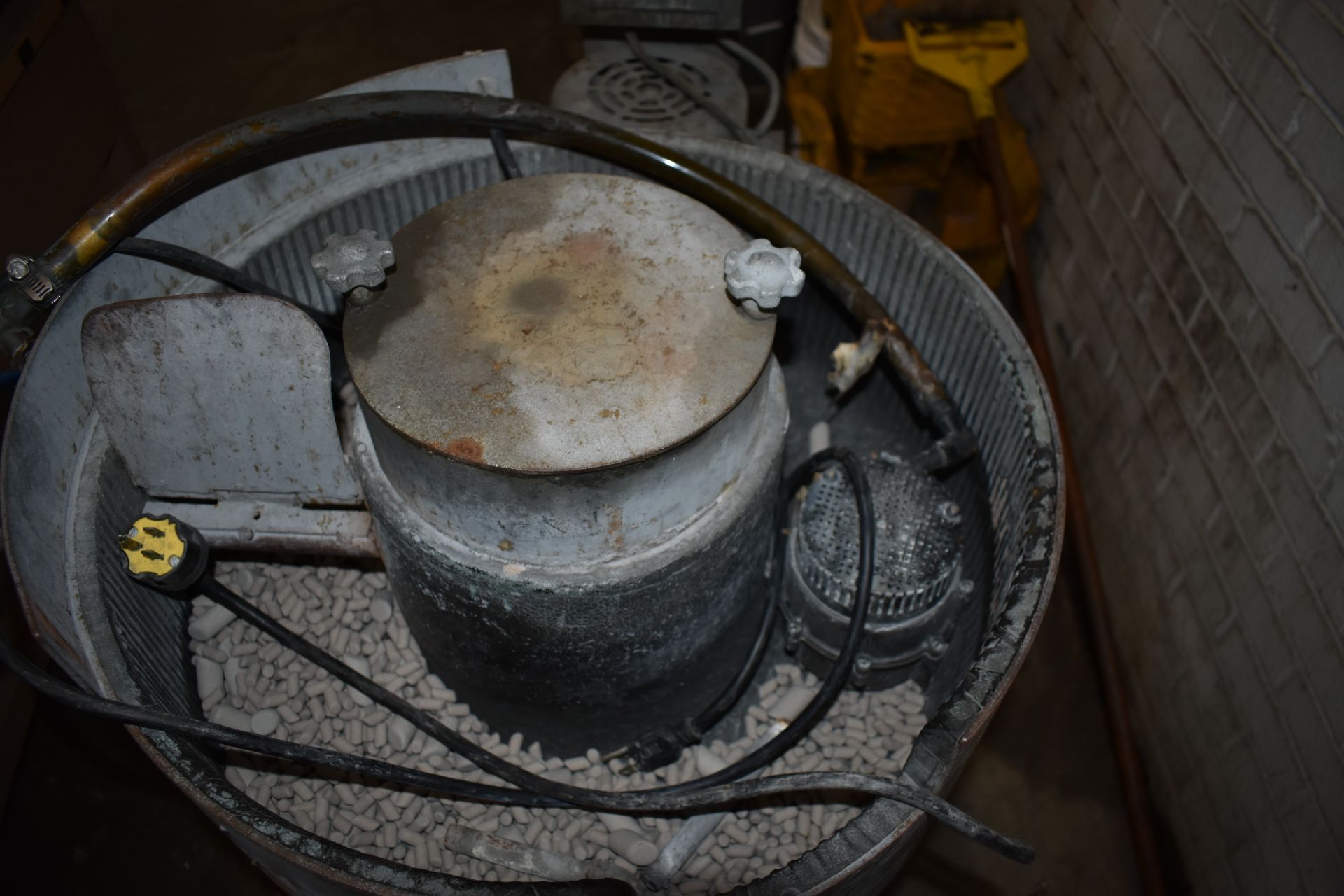 VIBRATORY BOWL AND MEDIA - Image 2 of 2