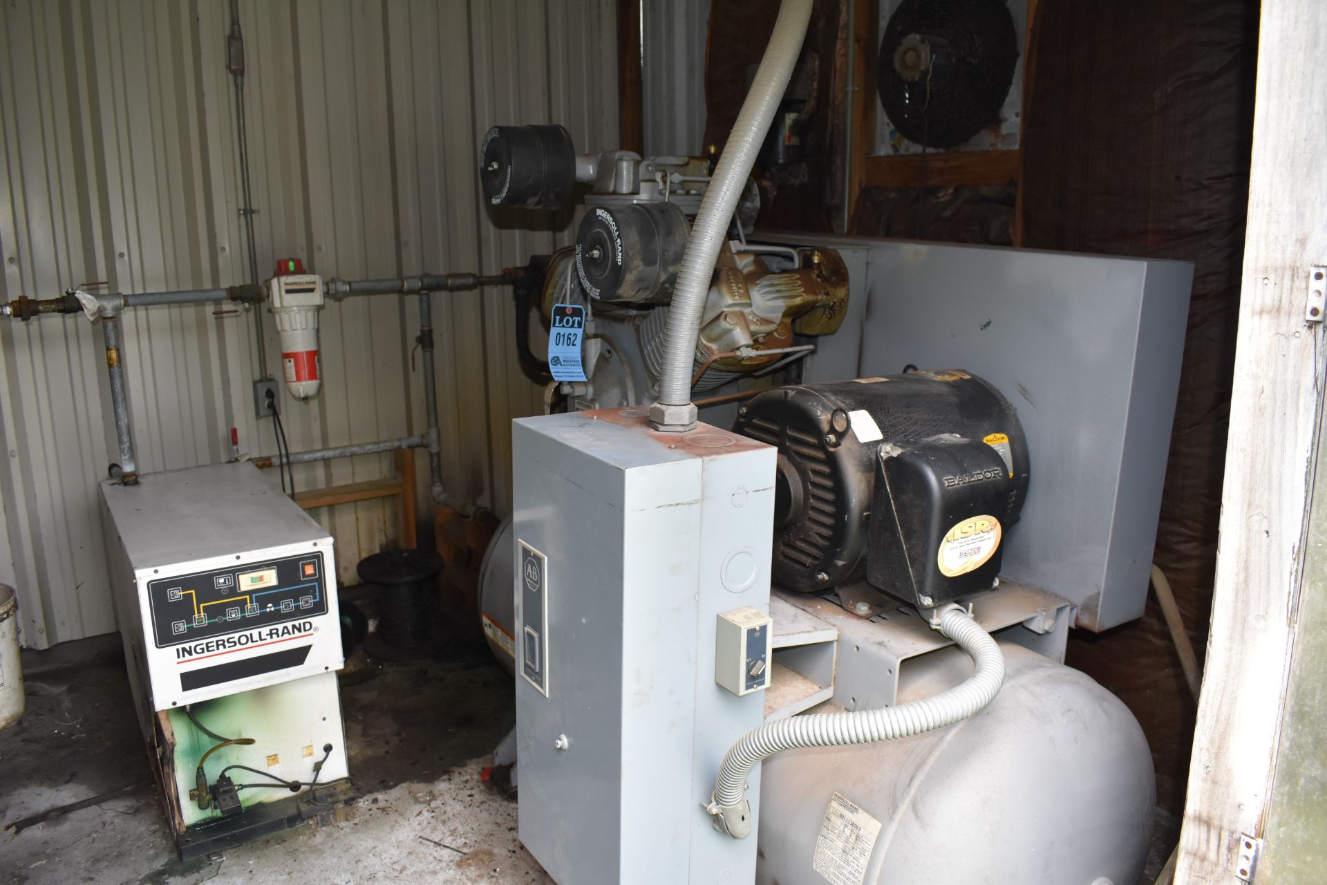 30 HP INGERSOLL RAND T30 AIR COMPRESSOR WITH INGERSOLL RAND DRYER - Image 4 of 4