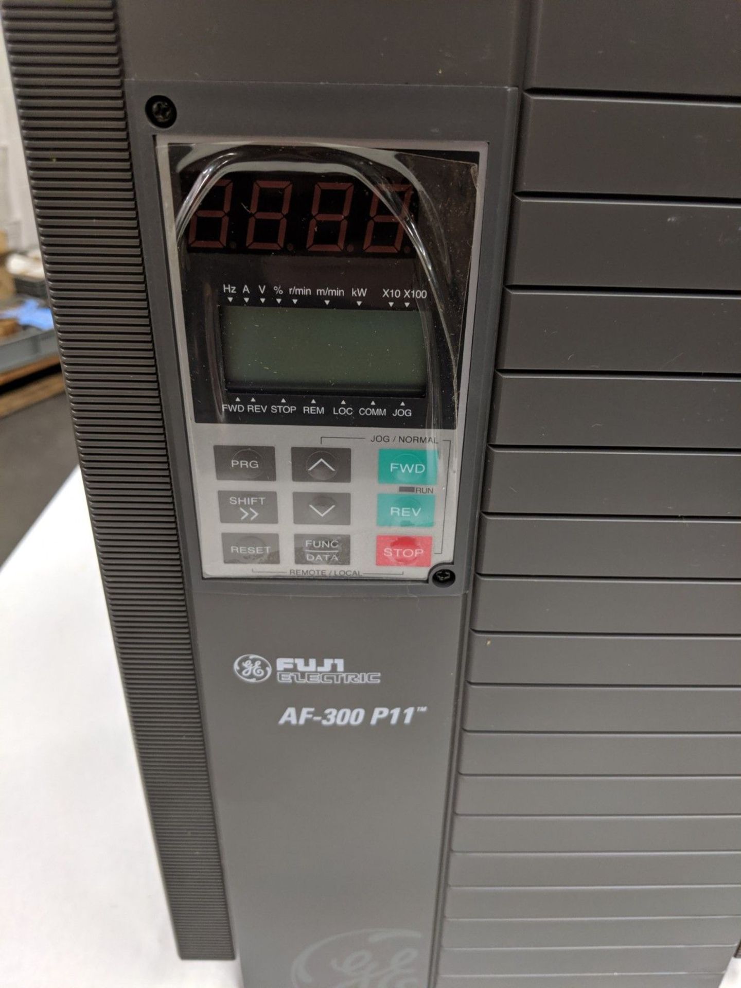 GE/ FUJI VARIABLE FREQUENCY DRIVE MODEL AF-300 P11, 3 PH, 30 H.P., 460 VOLT, S/N 0637-33001A0001 - Image 2 of 4