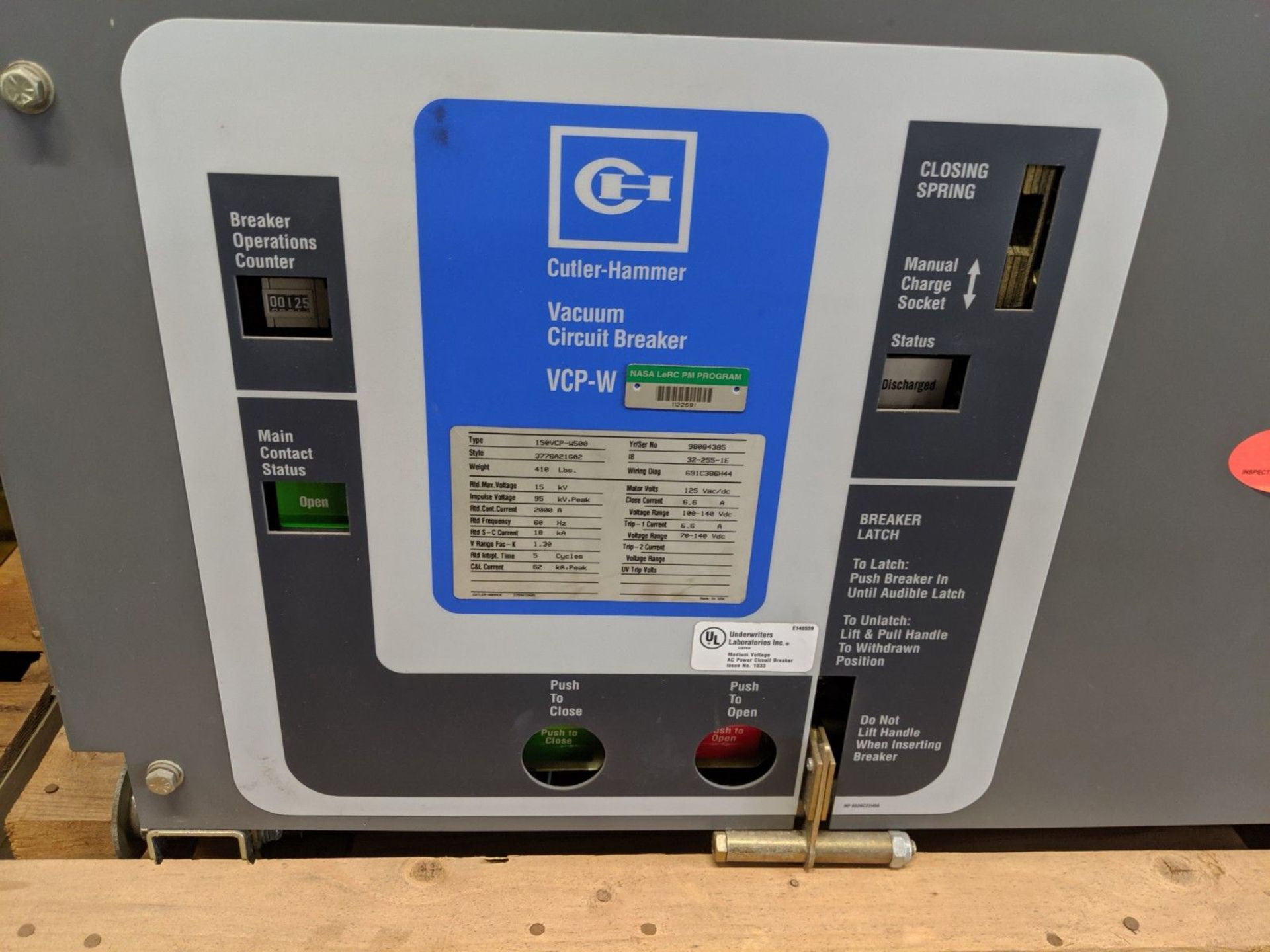 CUTTLER HAMMER TYPE 150 VCP-W500 VACUUM CIRCUIT BREAKER, S/N 98084385 ** 125 TEST CYCLES SHOWN ON - Image 2 of 4