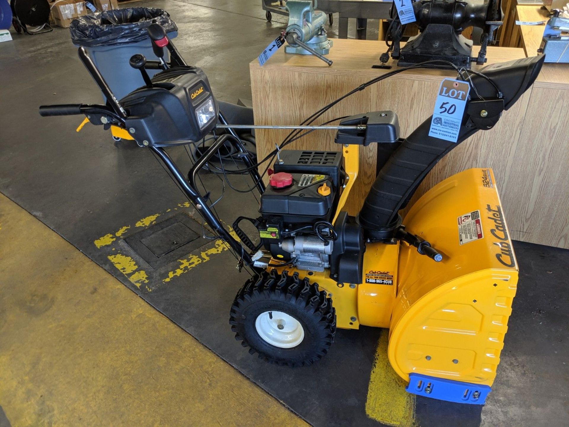 CUB CADET MODEL 524 SWE 24" ZERO TURN GAS POWERED SNOW BLOWER