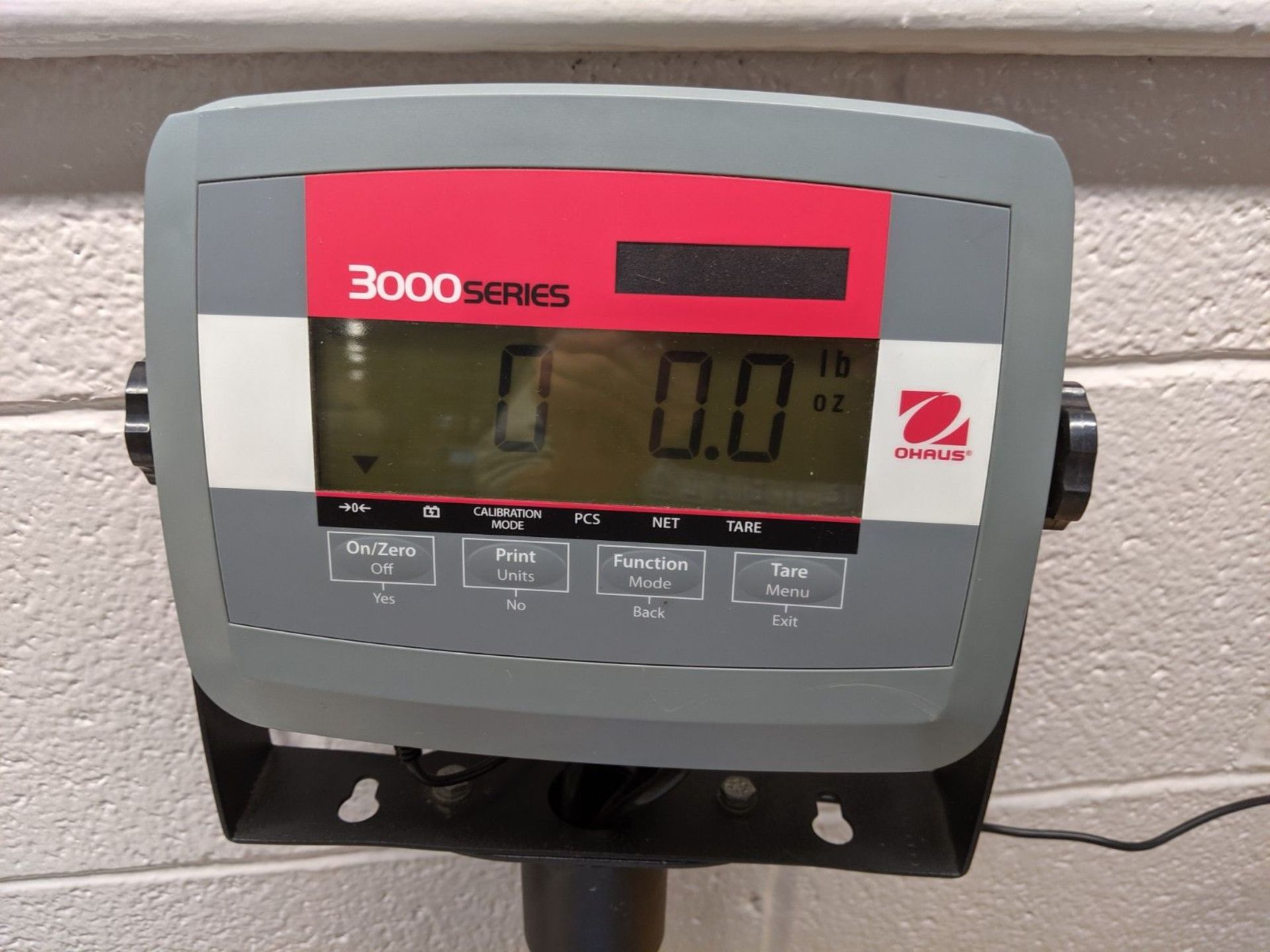 OHAUS "DEFENDER" 3000 SERIES DIGITAL SHIPPING SCALE, 150 LB CAPACITY, 12" X 14" PLATFORM - Image 2 of 3