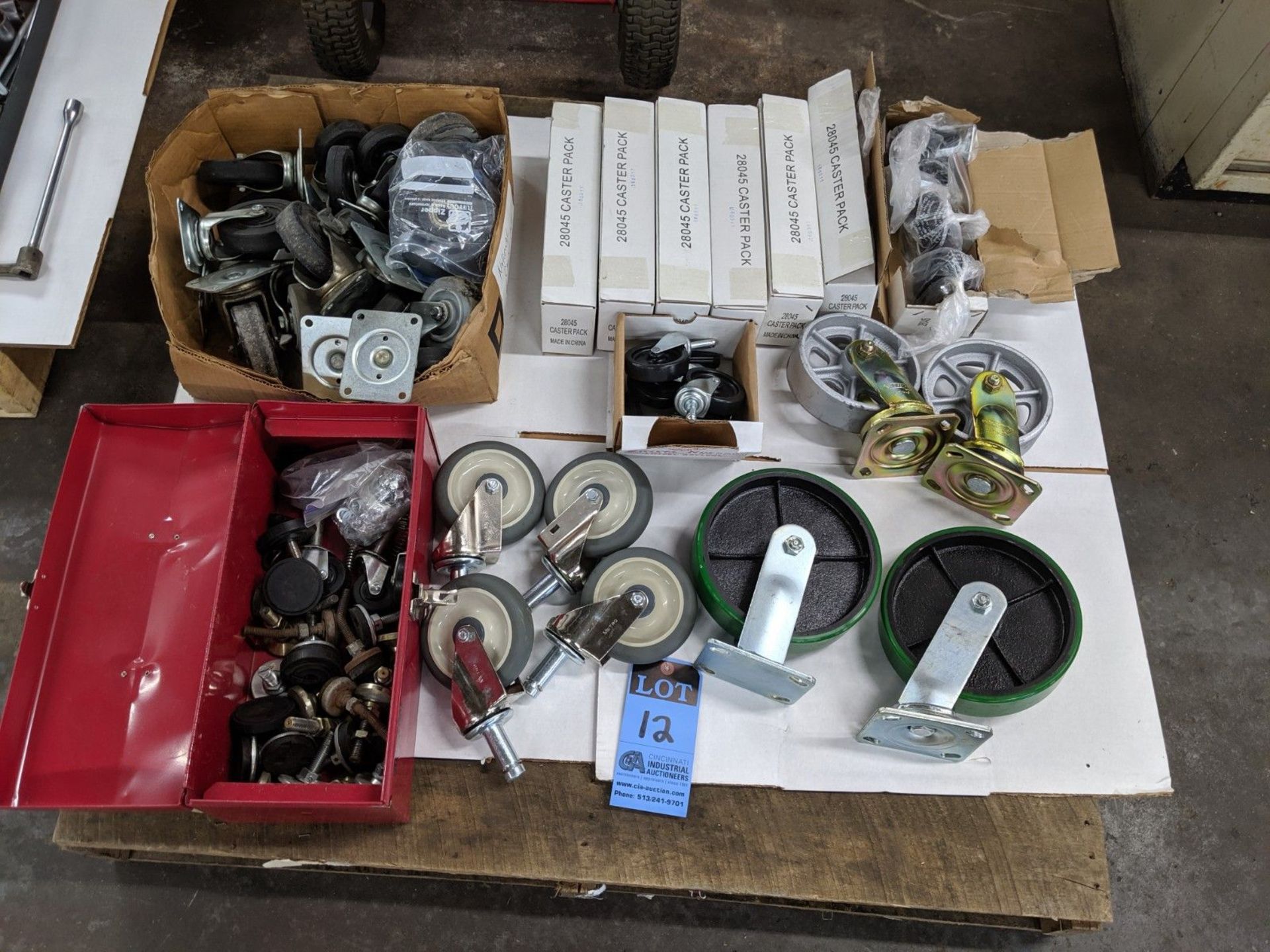 (LOT) VARIOUS SIZE CASTORS