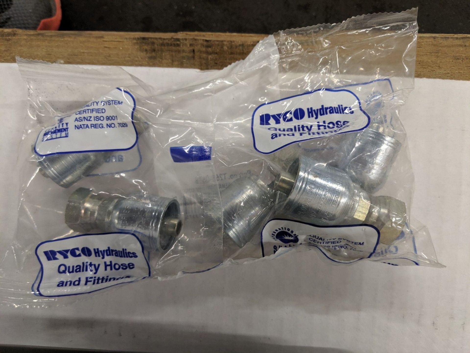(LOT) HOSE AND TUBING CONNECTORS BY SWAGELOK, RYCO, AND BRAD CONNECTIVITY ** (1) SKID ** - Image 5 of 6