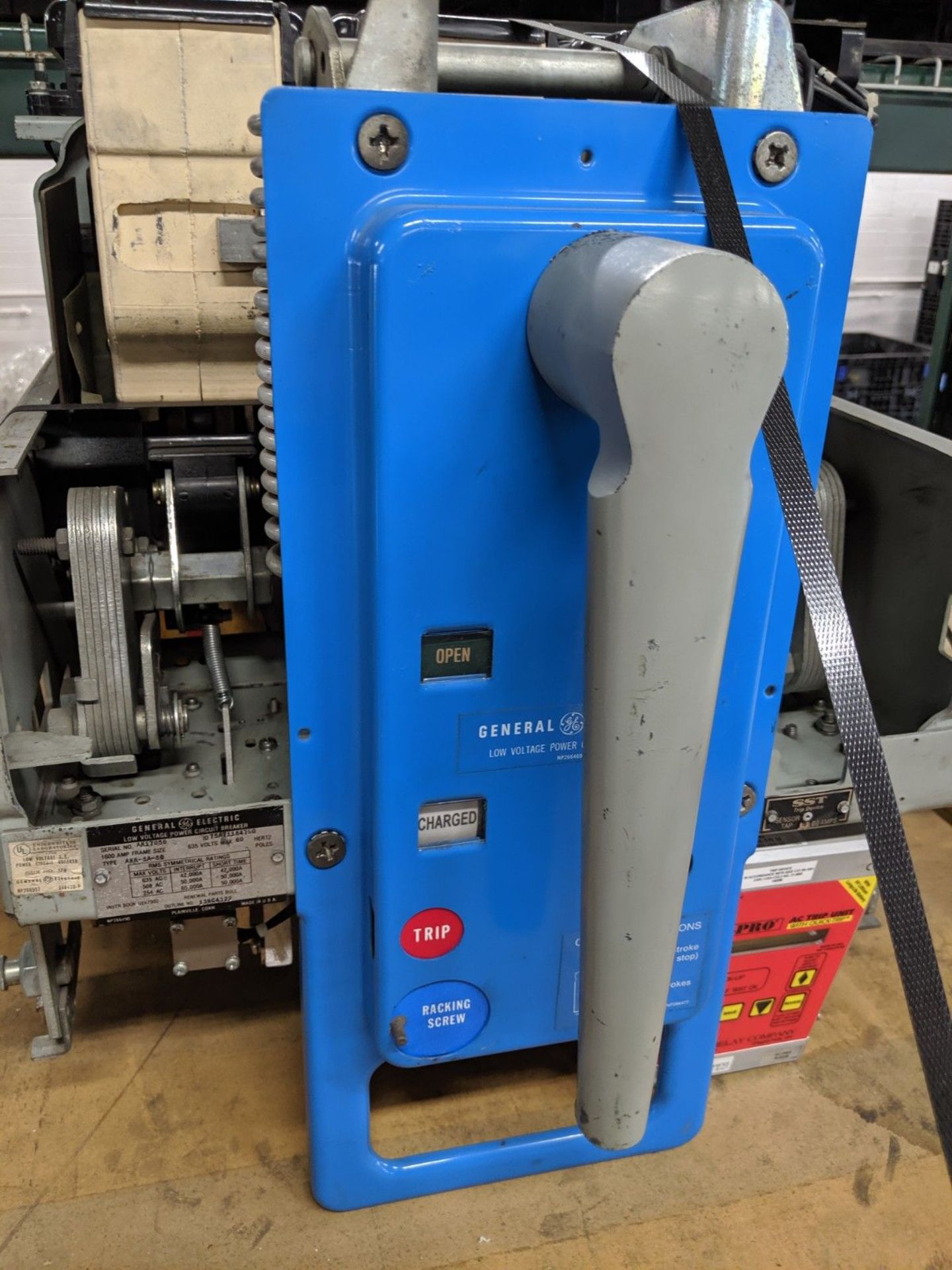 GE LOW VOLTAGE POWER CIRCUIT BREAKER, TYPE AKR-5A-50, S/N AK17057, 1600 AMP FRAME SIZE ** REBUILT BY - Image 2 of 4