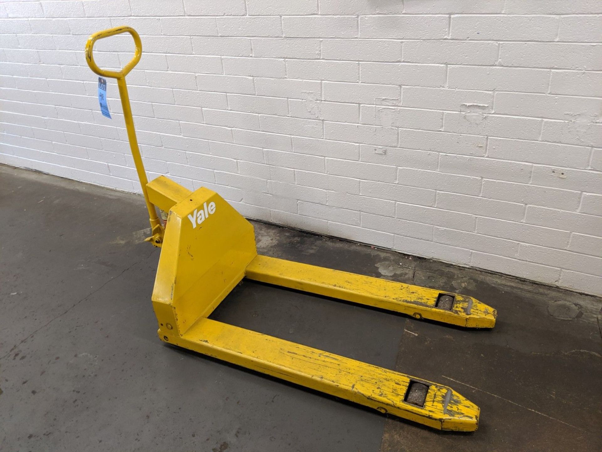 YALE 3000 LB CAPACITY PALLET TRUCK **OUT OF SERVICE**