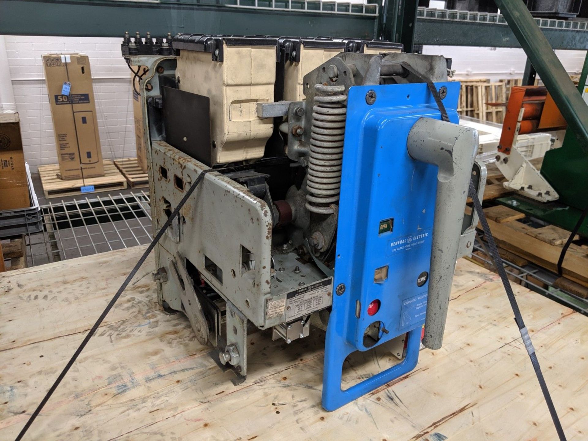 GE LOW VOLTAGE POWER CIRCUIT BREAKER, TYPE AKR-5A-50, S/N AK17057, 1600 AMP FRAME SIZE ** REBUILT BY