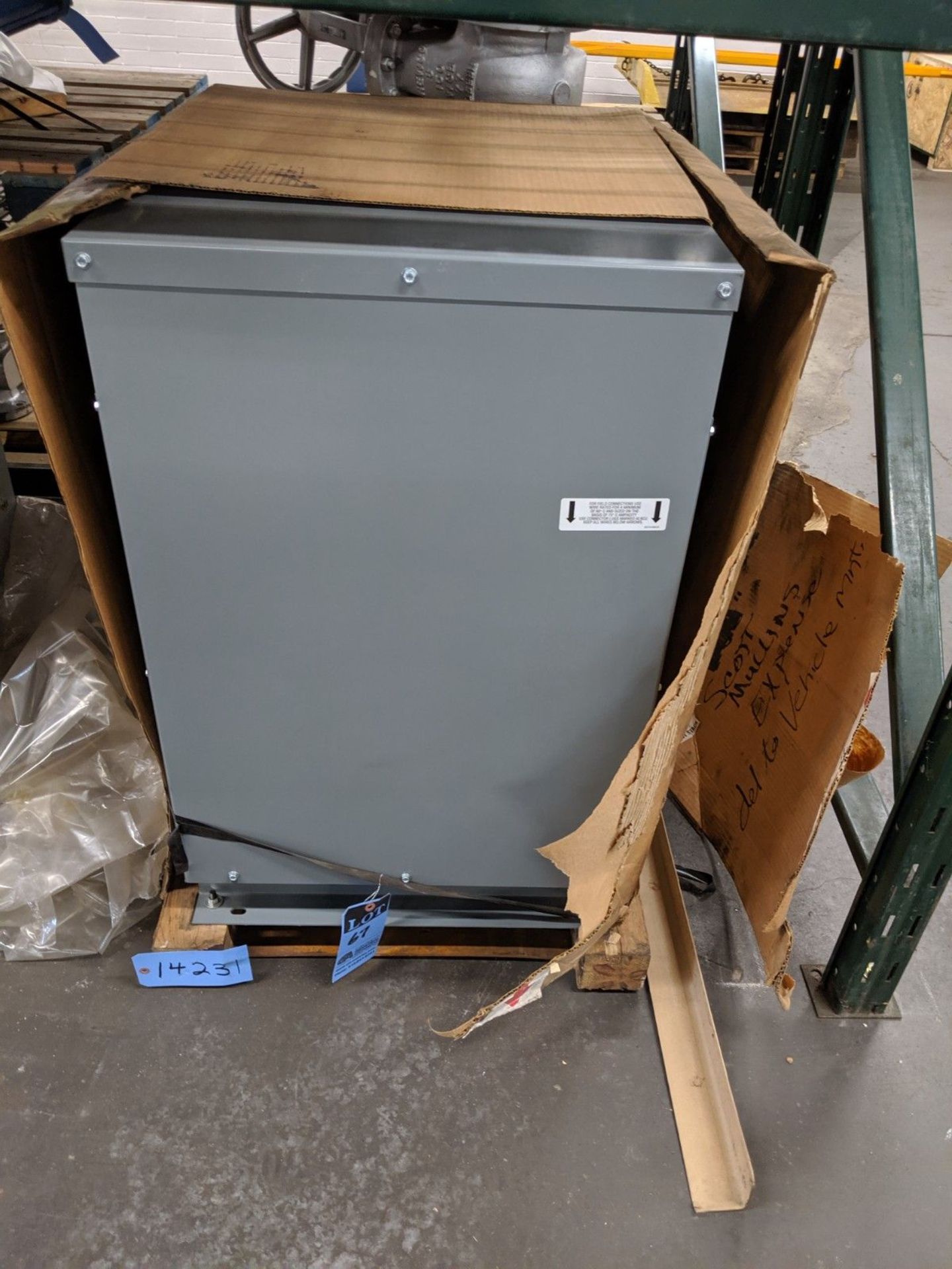 SQUARE D 112.5 KVA TRANSFORMER, 480 VOLT, 135 AMPS, CAT # EE112T1814A ** NEVER PUT IN SERVICE **