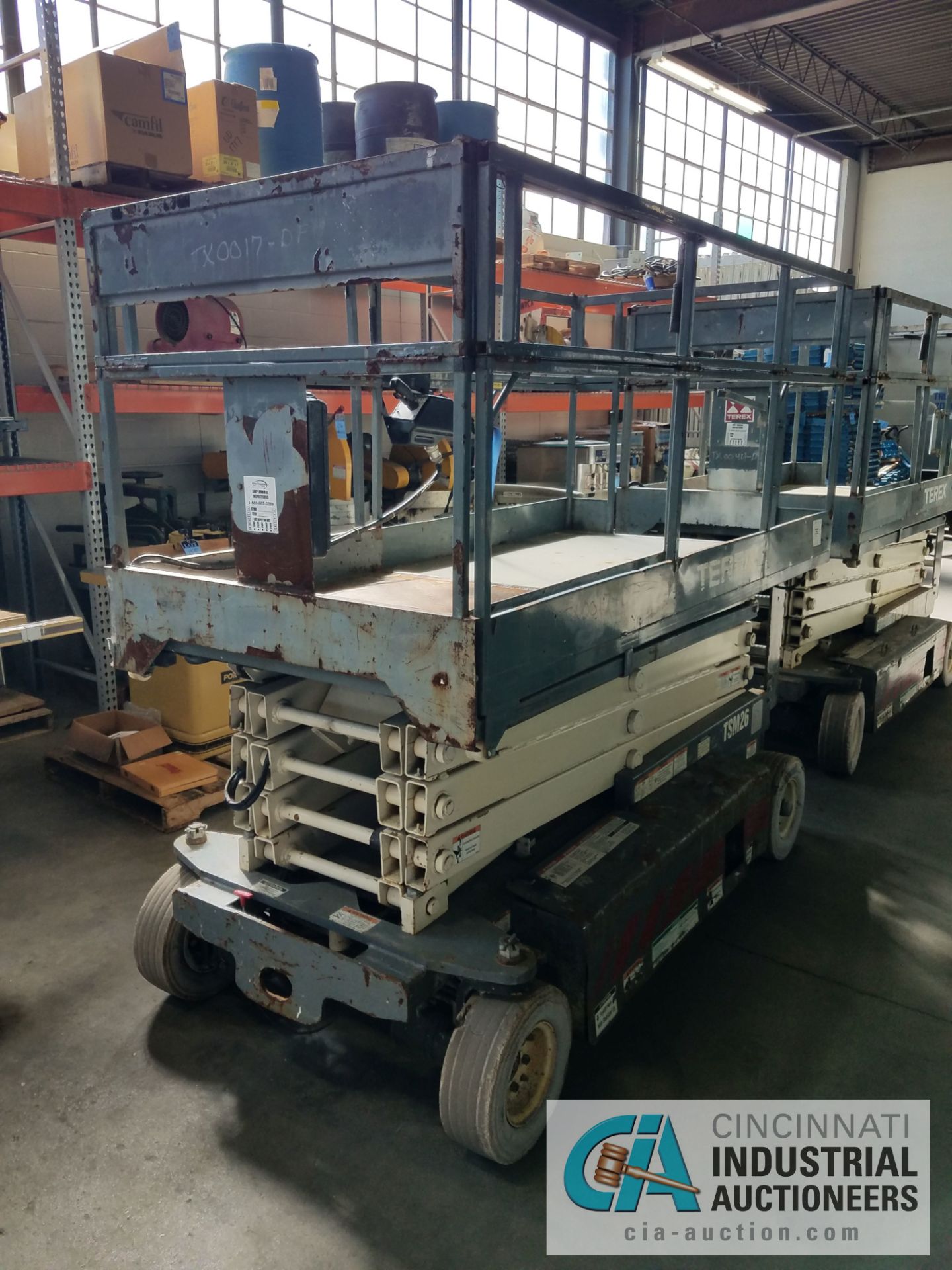 TEREX MODEL TSM26 ELECTRIC SCISSOR LIFT MAXIMUM PLATFORM HEIGHT 26', 46" X 98" PLATFORM SIZE - Image 2 of 5