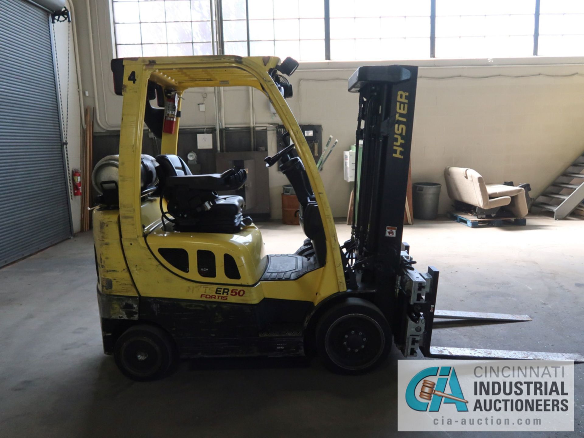 4,000 LB HYSTER MODEL S50FT LP GAS SOLID TIRE LIFT TRUCK WITH CASCADE 45 S-FPS-160 FORK - Image 4 of 11