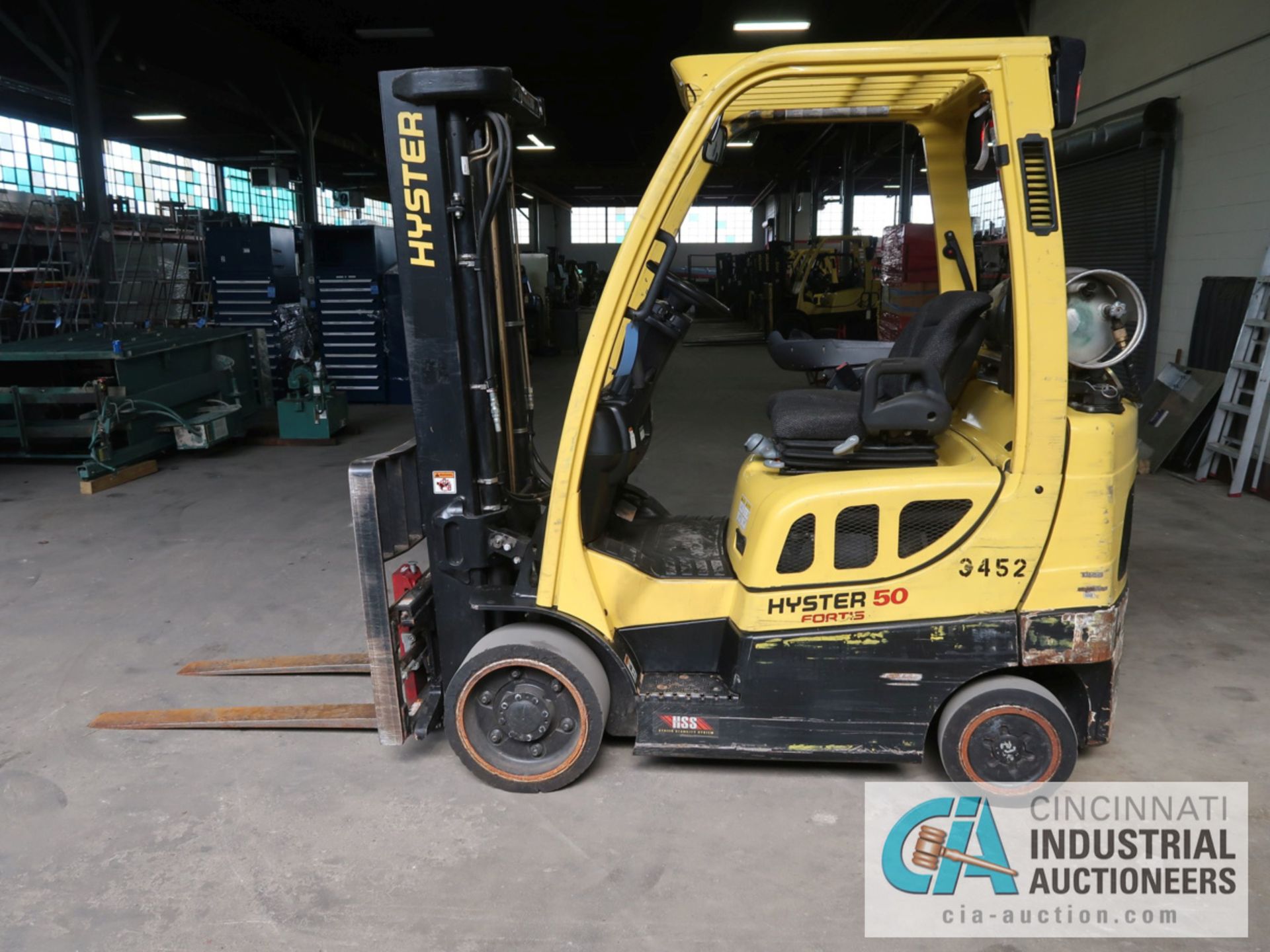 5,000 LB HYSTER MODEL S50FT LP GAS SOLID TIRE LIFT TRUCK WITH 2-STAGE MAST, 130" LIFT HEIGHT, 80" - Image 8 of 11