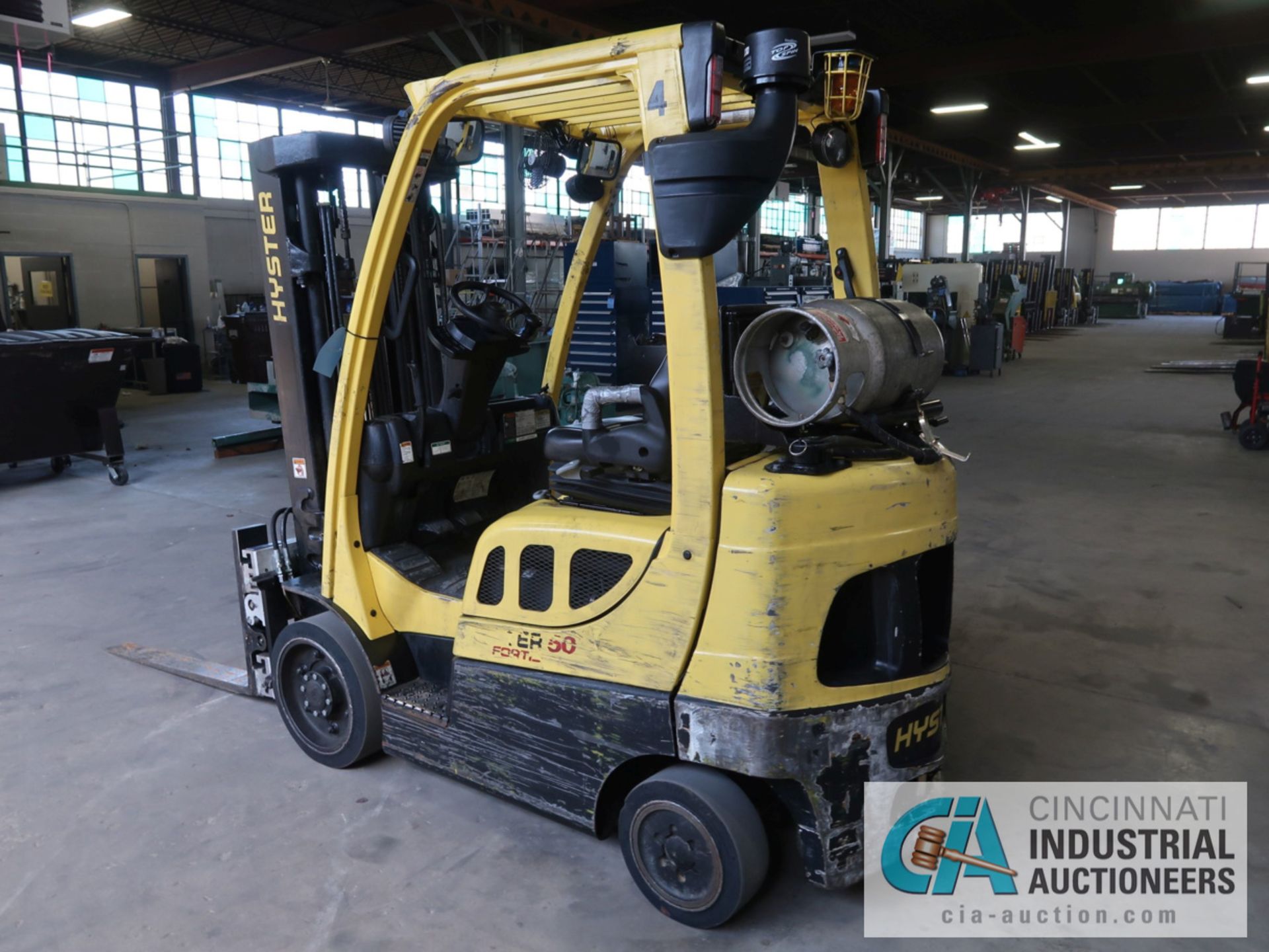 4,000 LB HYSTER MODEL S50FT LP GAS SOLID TIRE LIFT TRUCK WITH CASCADE 45 S-FPS-160 FORK - Image 7 of 11