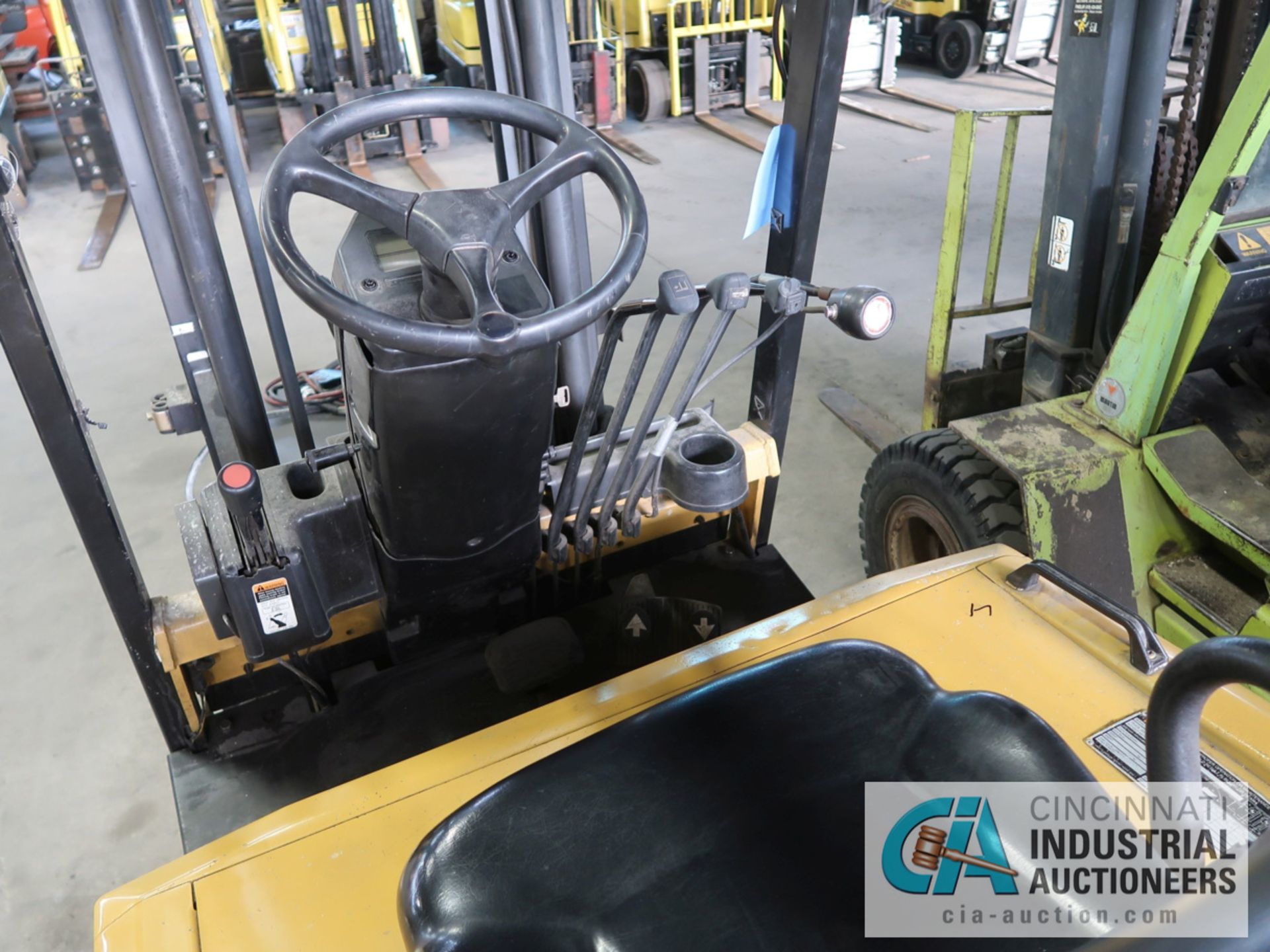 4,000 LB CATEPILLAR MODEL EC20K SOLID TIRE ELECTRIC LIFT TRUCK, S/N A3EC241069, 36 VOLT, 2-STAGE - Image 4 of 7