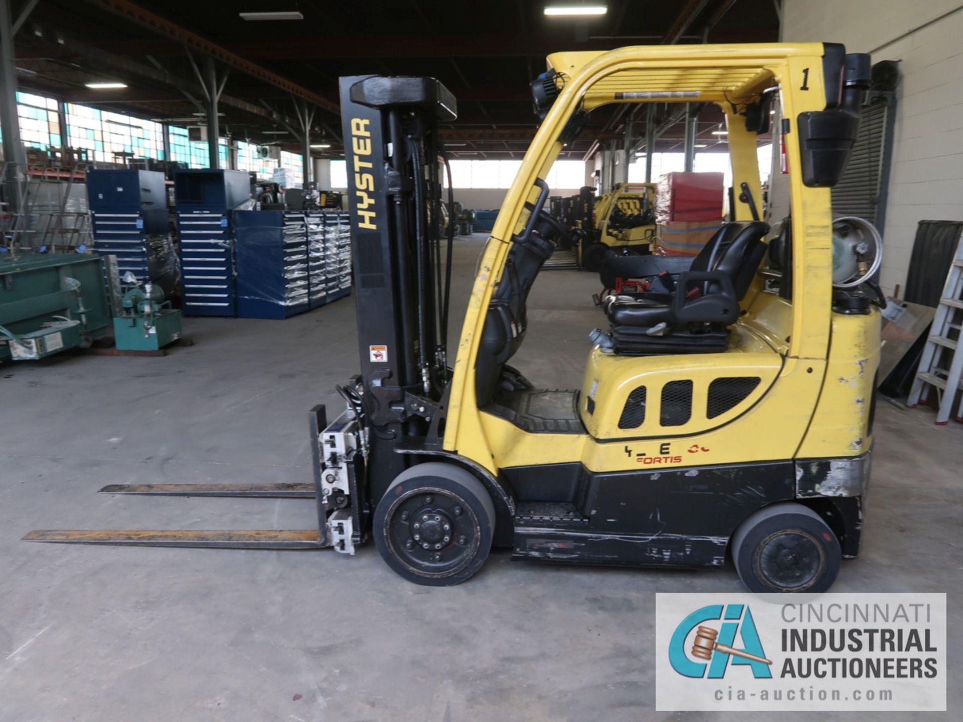 4,000 LB HYSTER MODEL S50FT LP GAS SOLID TIRE LIFT TRUCK WITH CASCADE 45 S-FPS-160 FORK - Image 8 of 11