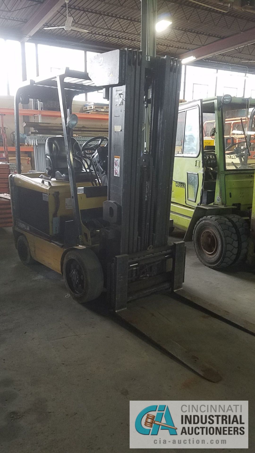 5,000 LB CATEPILLAR MODEL EC25KE SOLID TIRE ELECTRIC LIFT TRUCK, S/N A3EC340871, 4-STAGE MAST, 84" - Image 2 of 8