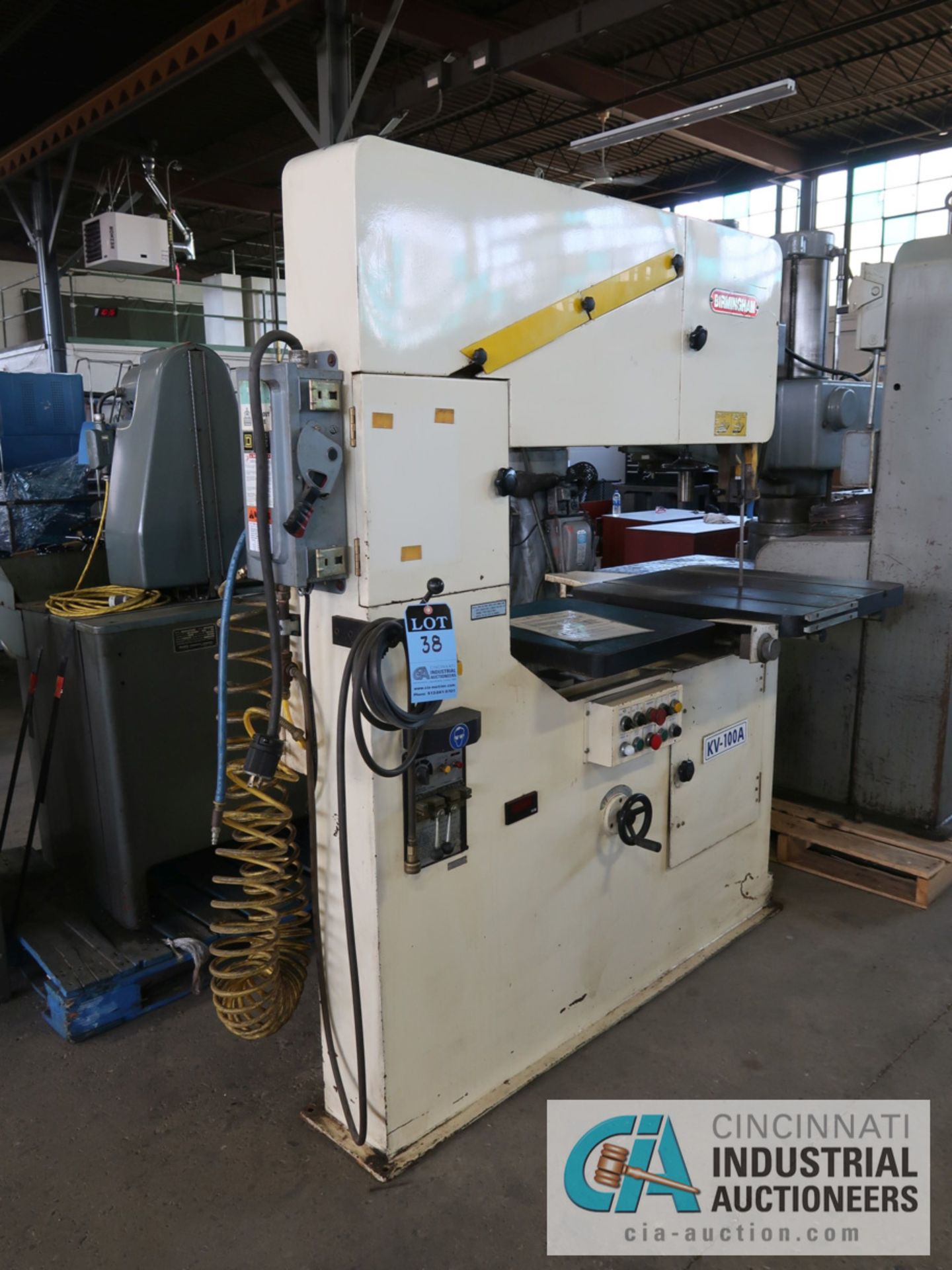 40" BIRMINGHAM MODEL KV-100A VERTICAL BAND SAW, S/N V100232A, BLADE WELDER, GRINDER, 26" X 27-1/2" - Image 2 of 7