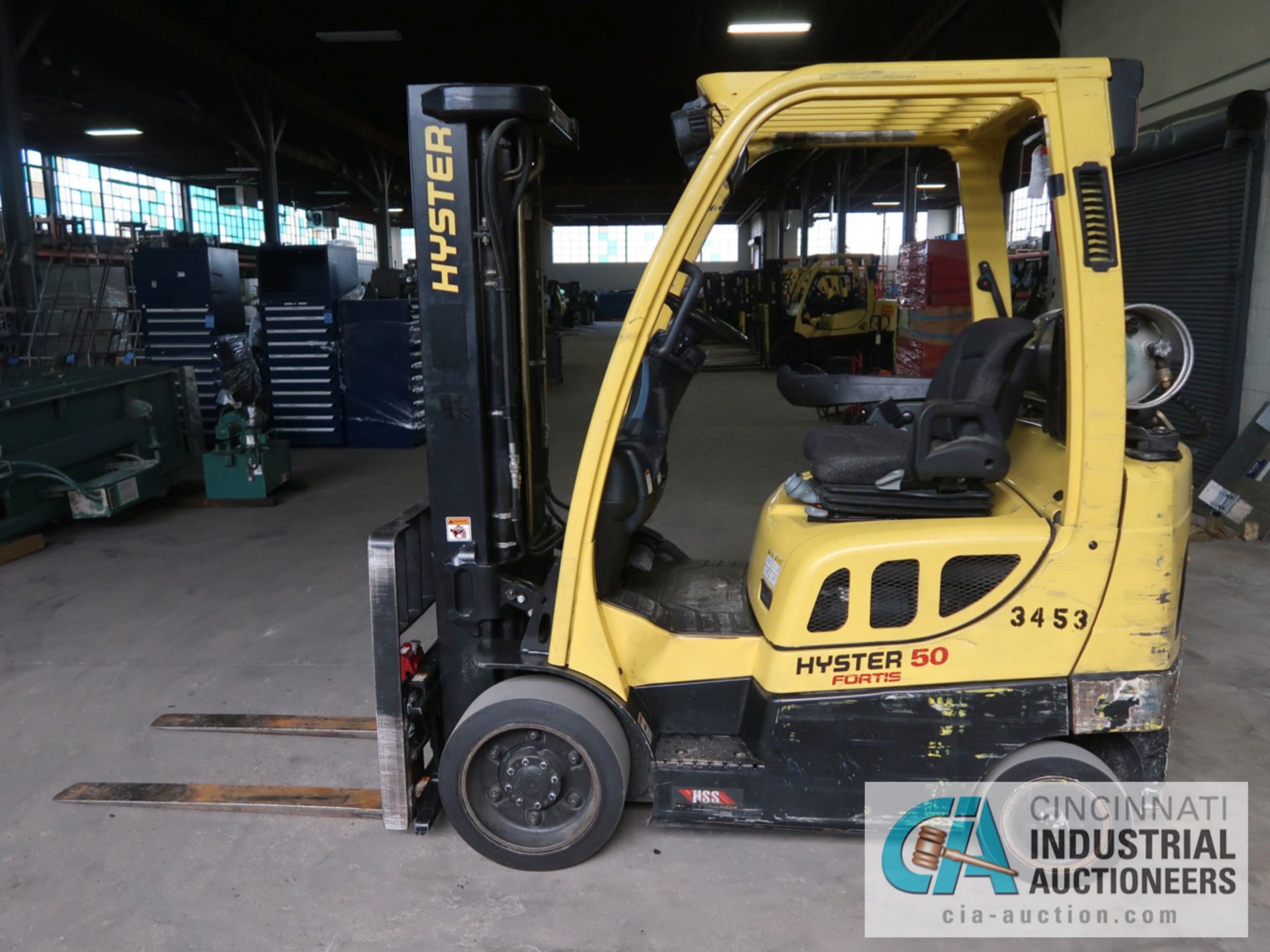 5,000 LB HYSTER MODEL S50FT LP GAS SOLID TIRE LIFT TRUCK WITH 2-STAGE MAST, 130" LIFT HEIGHT, 80" - Image 8 of 11