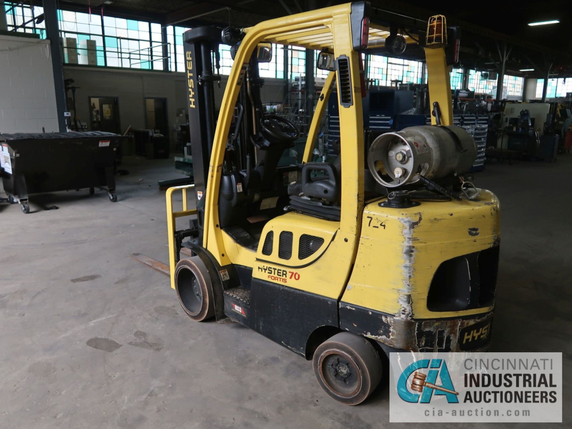 7,000 LB HYSTER MODEL S70FT LP GAS SOLID TIRE LIFT TRUCK WITH 3-STAGE MAST, 188" LIFT HEIGHT, 84" - Image 7 of 11