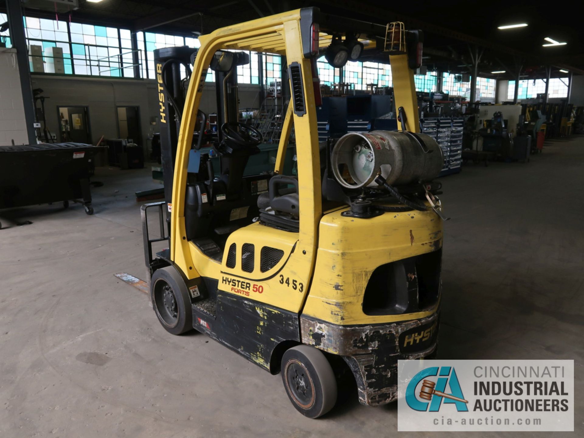 5,000 LB HYSTER MODEL S50FT LP GAS SOLID TIRE LIFT TRUCK WITH 2-STAGE MAST, 130" LIFT HEIGHT, 80" - Image 7 of 11