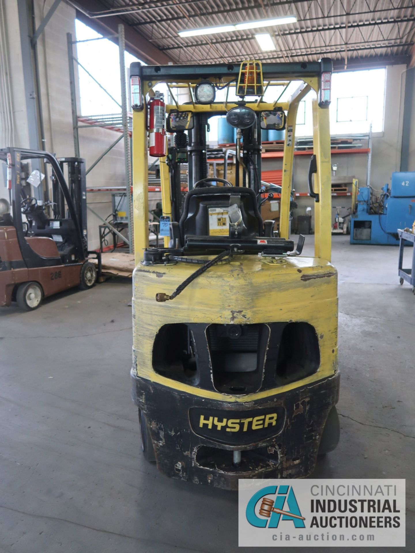 6,000 LB HYSTER MODEL S60FT LP GAS SOLID TIRE LIFT TRUCK WITH 3-STAGE MAST, 188" LIFT HEIGHT, 84" - Image 6 of 10