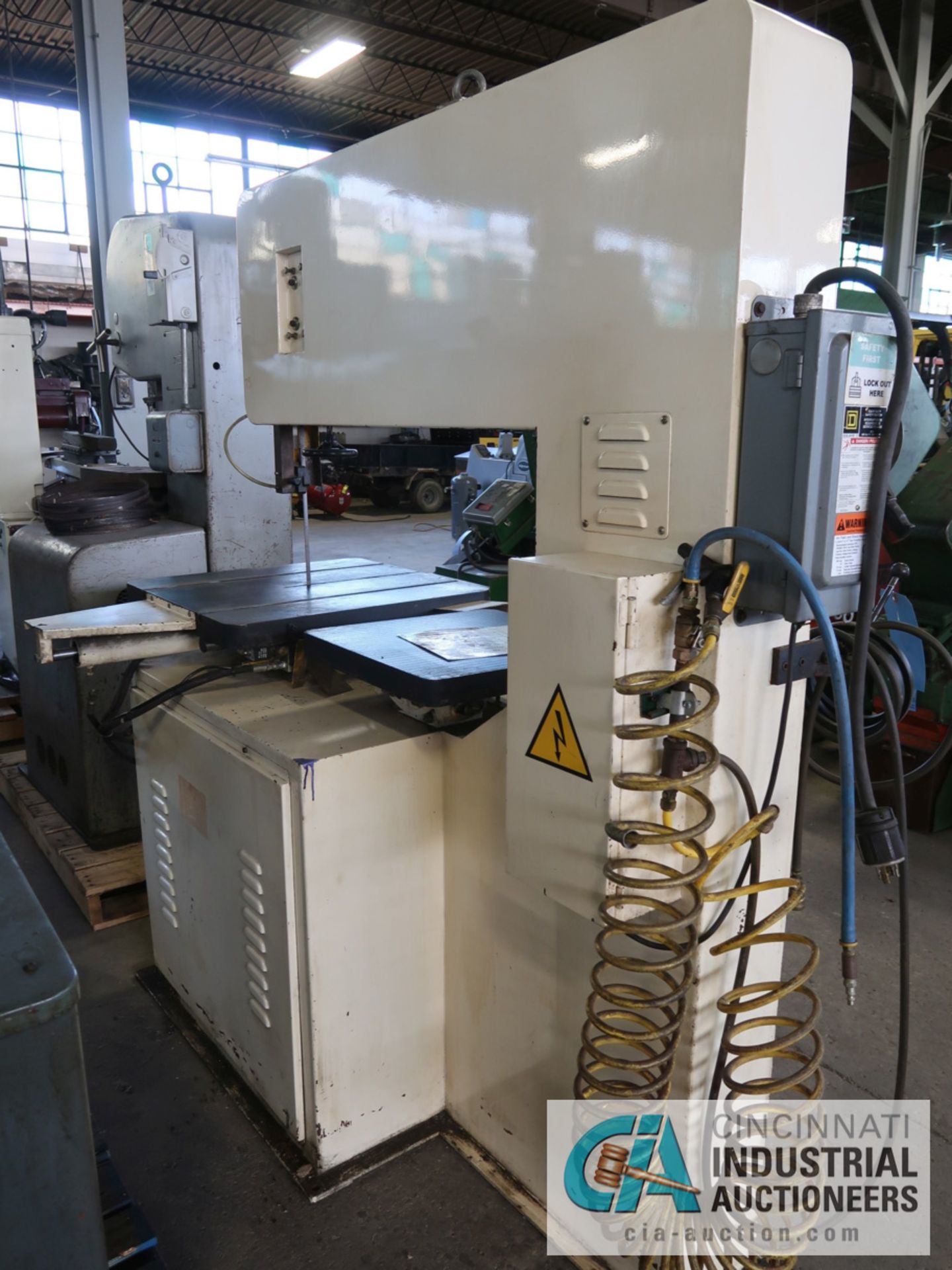 40" BIRMINGHAM MODEL KV-100A VERTICAL BAND SAW, S/N V100232A, BLADE WELDER, GRINDER, 26" X 27-1/2" - Image 3 of 7