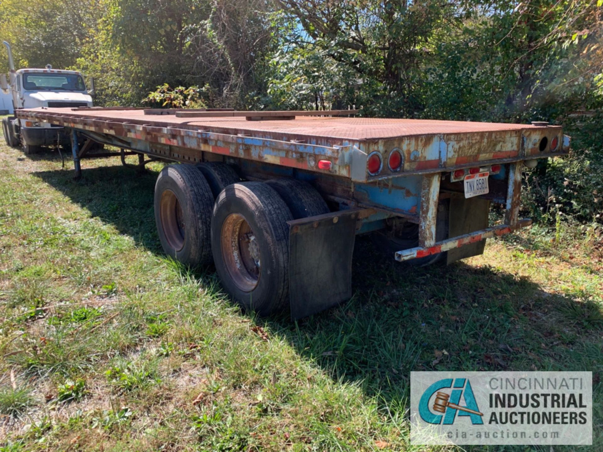 40' STEEL FLAT BED TANDEM AXLE TRAILER; VIN # N/A, 90" WIDE STEEL DECK, NO TITLE ***LOCATED IN - Image 5 of 7