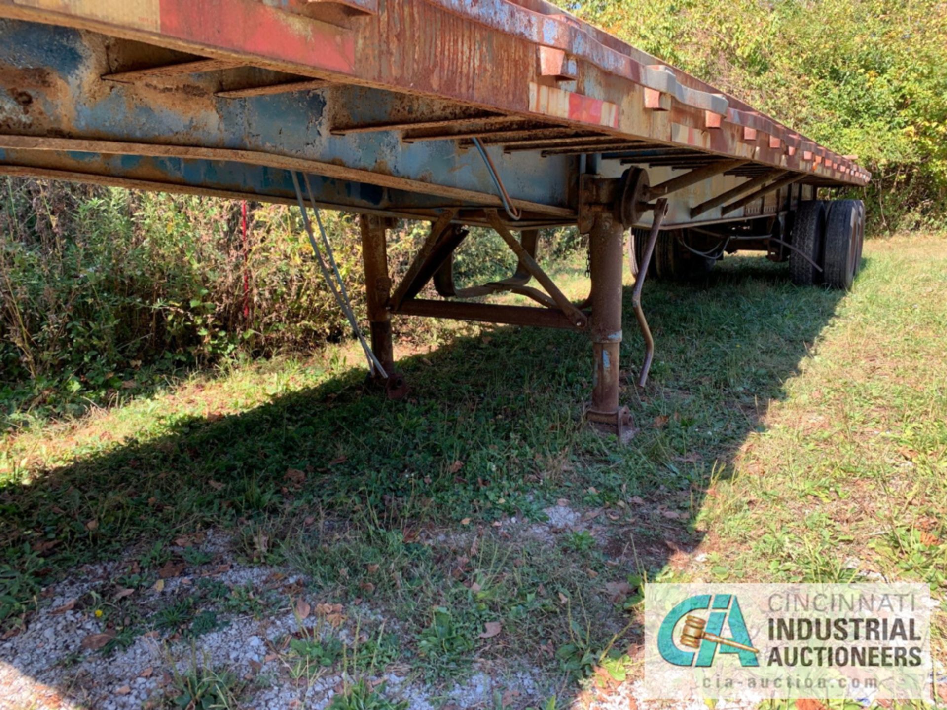 40' STEEL FLAT BED TANDEM AXLE TRAILER; VIN # N/A, 90" WIDE STEEL DECK, NO TITLE ***LOCATED IN - Image 3 of 7