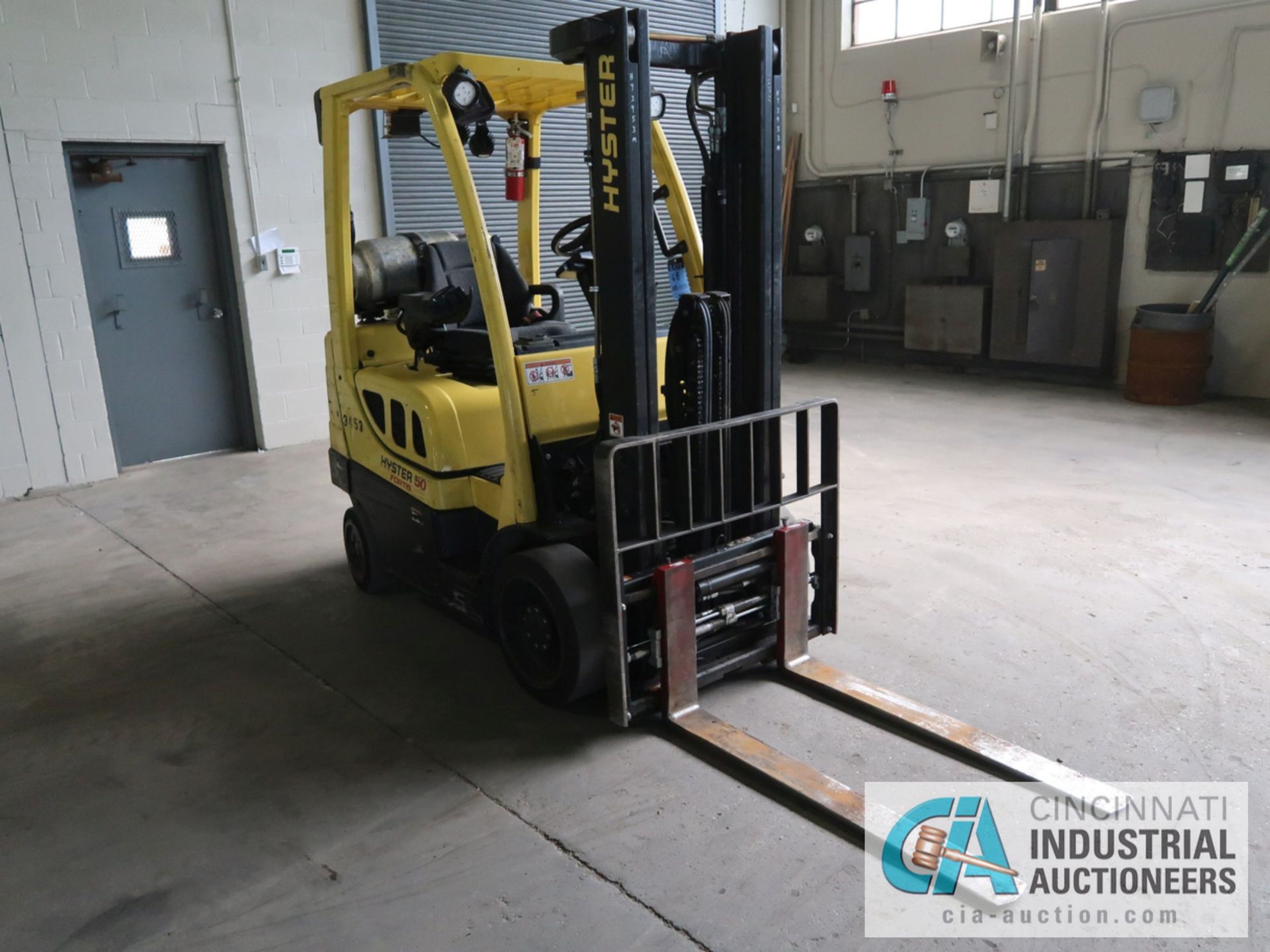 5,000 LB HYSTER MODEL S50FT LP GAS SOLID TIRE LIFT TRUCK WITH 2-STAGE MAST, 130" LIFT HEIGHT, 80" - Image 3 of 11