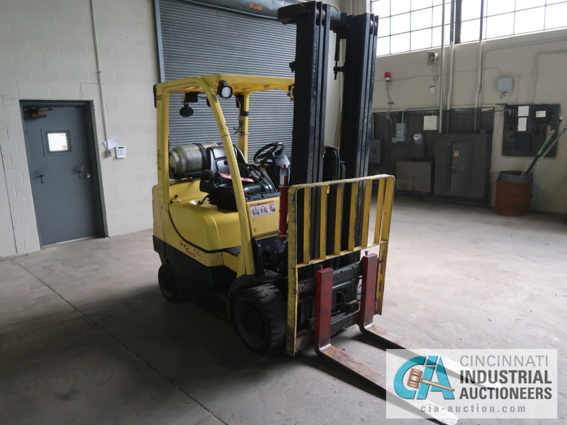 6,000 LB HYSTER MODEL S60FT LP GAS SOLID TIRE LIFT TRUCK WITH 3-STAGE MAST, 211" LIFT HEIGHT, 80" - Image 3 of 11