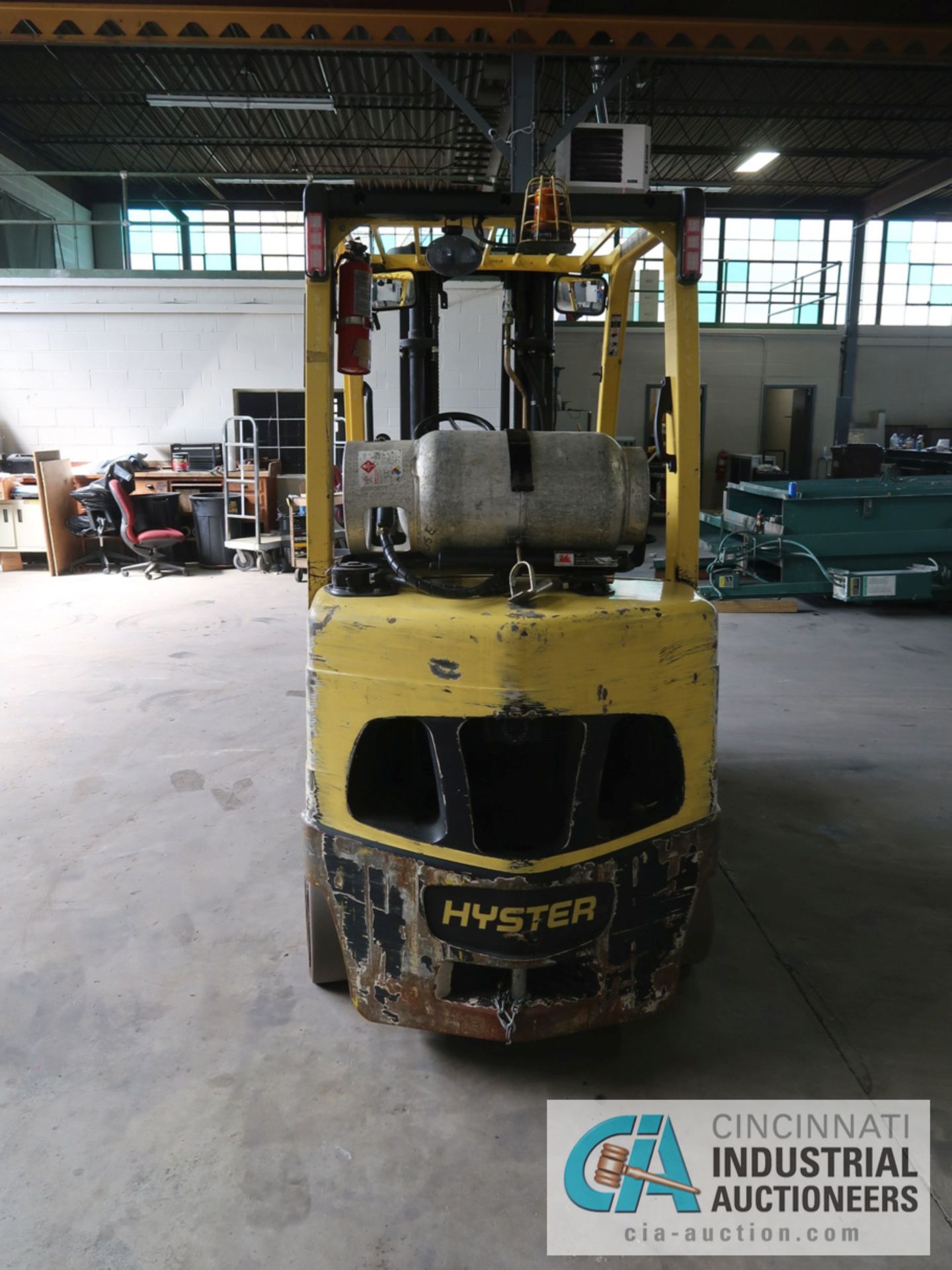 7,000 LB HYSTER MODEL S70FT LP GAS SOLID TIRE LIFT TRUCK WITH 3-STAGE MAST, 188" LIFT HEIGHT, 84" - Image 6 of 11